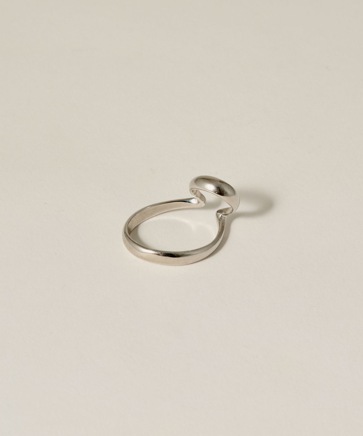 노비스도쿄(NOVICE TOKYO) 더블 레이어드 후프 이어커프 Double Layered Hoop Ear Cuff / Silver