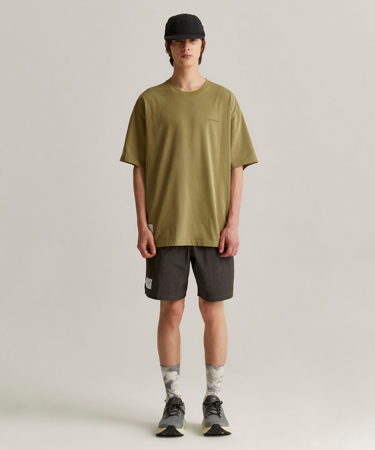 뉴발란스(NEW BALANCE) NBNEF31743 / UNI Ndurance 레터링 반팔티 (KHAKI)