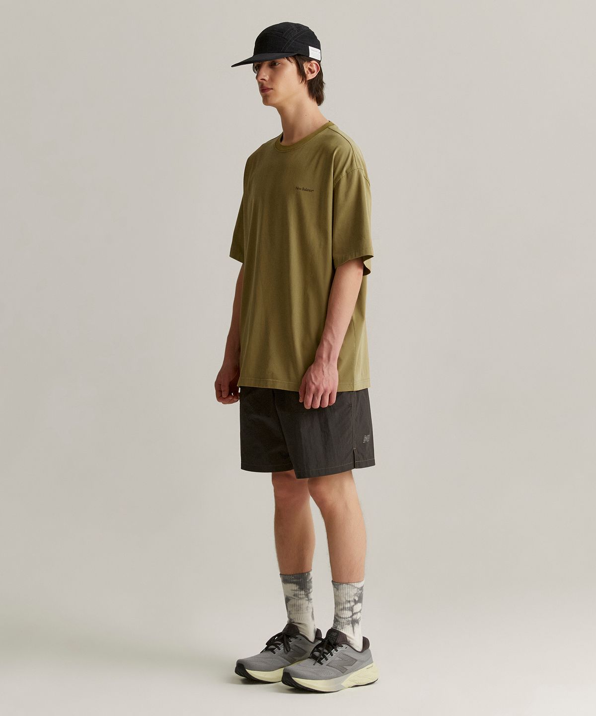 뉴발란스(NEW BALANCE) NBNEF31743 / UNI Ndurance 레터링 반팔티 (KHAKI)