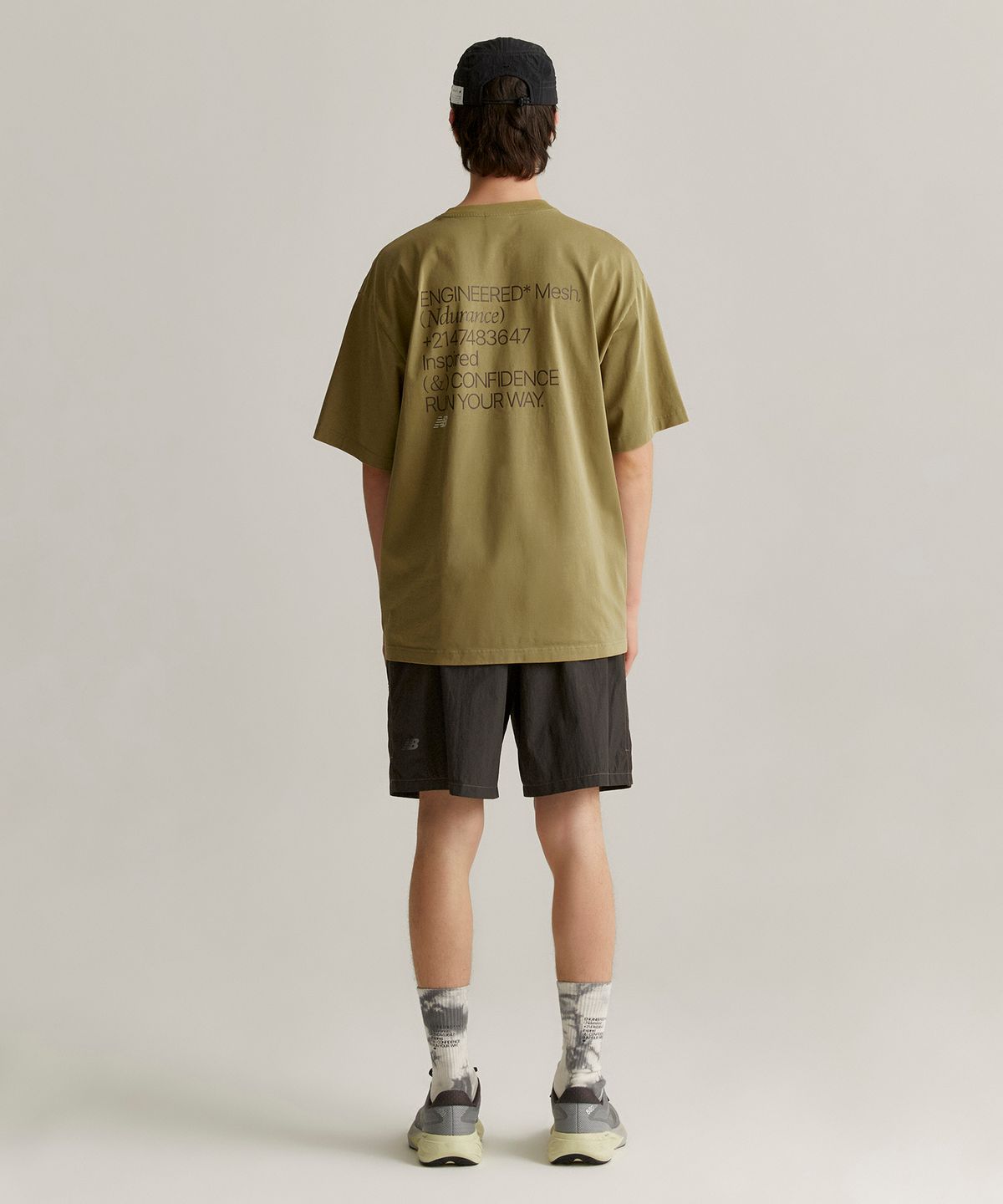 뉴발란스(NEW BALANCE) NBNEF31743 / UNI Ndurance 레터링 반팔티 (KHAKI)