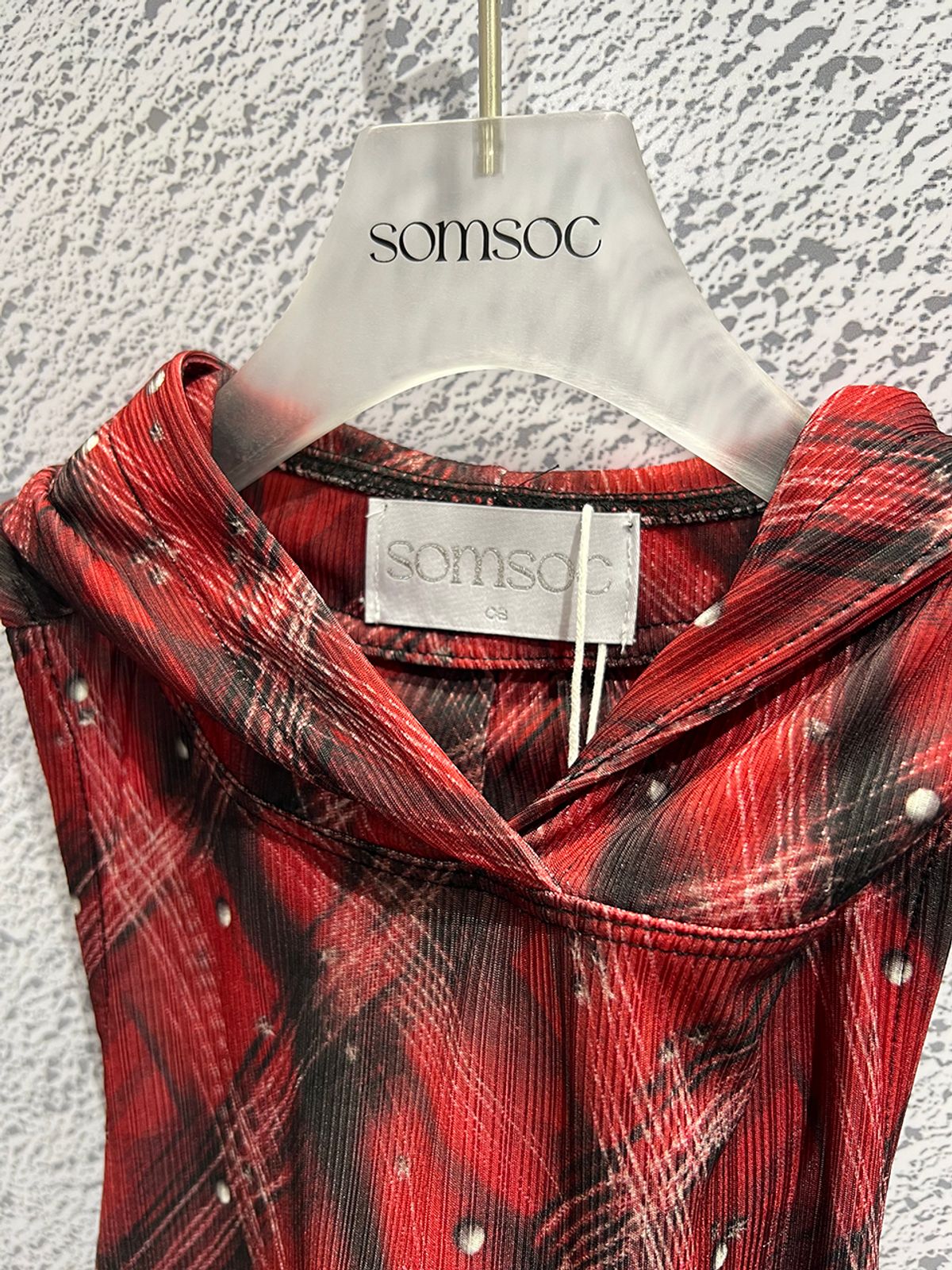 솜속(SOMSOC) KYLIN HOODIE SLEEVELESS TOP_RED