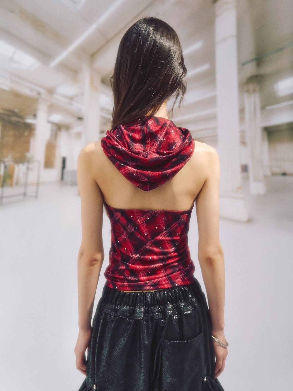 솜속(SOMSOC) KYLIN HOODIE SLEEVELESS TOP_RED