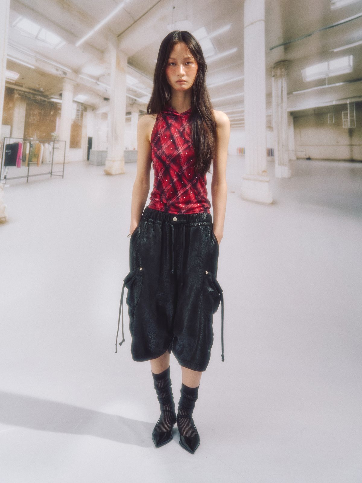 솜속(SOMSOC) KYLIN HOODIE SLEEVELESS TOP_RED