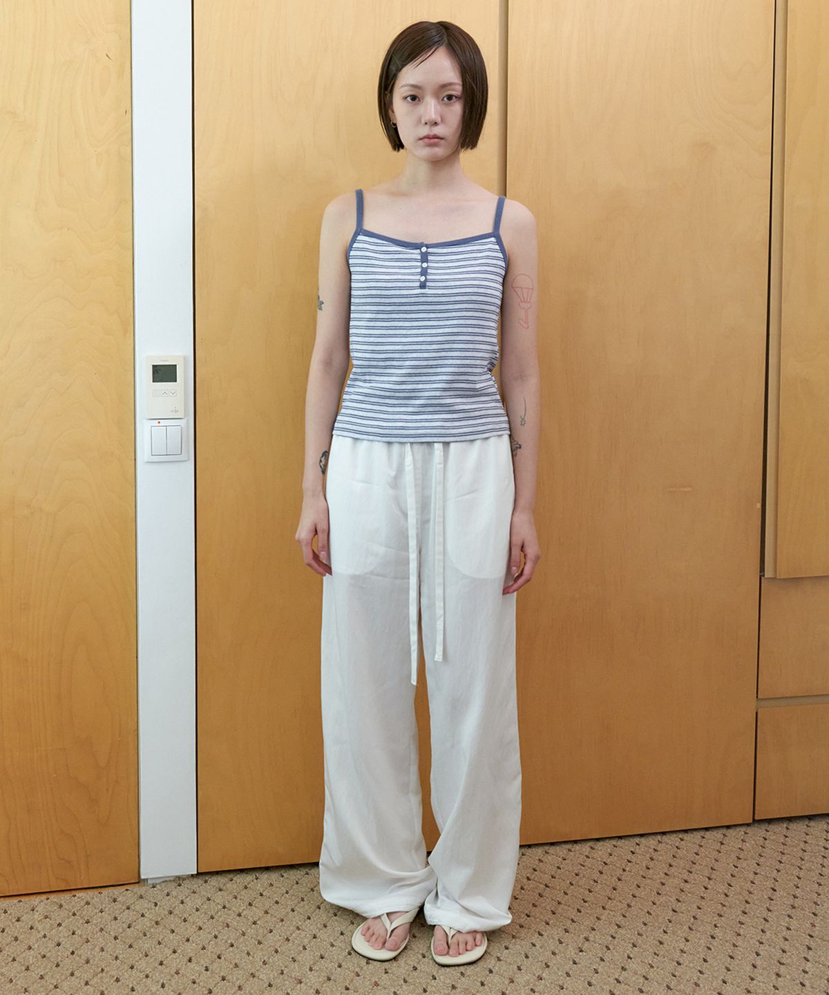 스텝어라운드(STEP AROUND) Airy nylon wide pants_WHITE