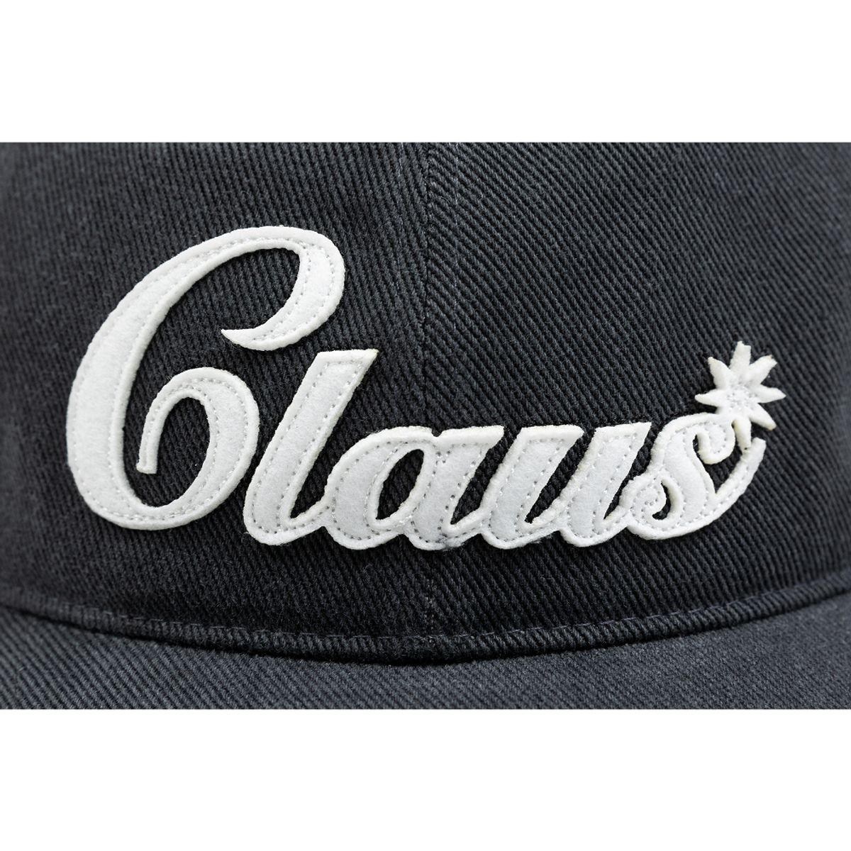 클로스랩(CLAUSLAB) CLAUS APPLIQUE CAP CHARCOAL