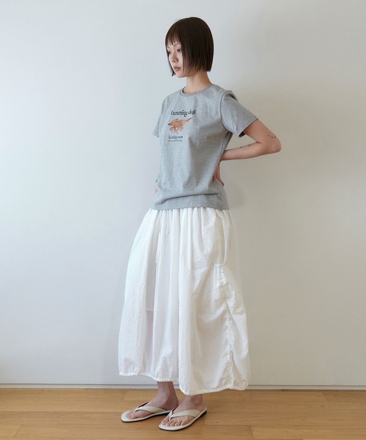 스텝어라운드(STEP AROUND) Running dog print T-shirts_GREY