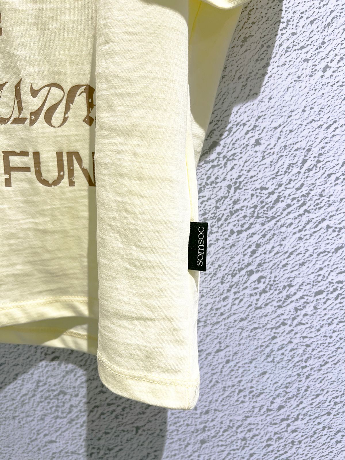 솜속(SOMSOC) PUNKY SLOGAN CROP TOP_LEMON