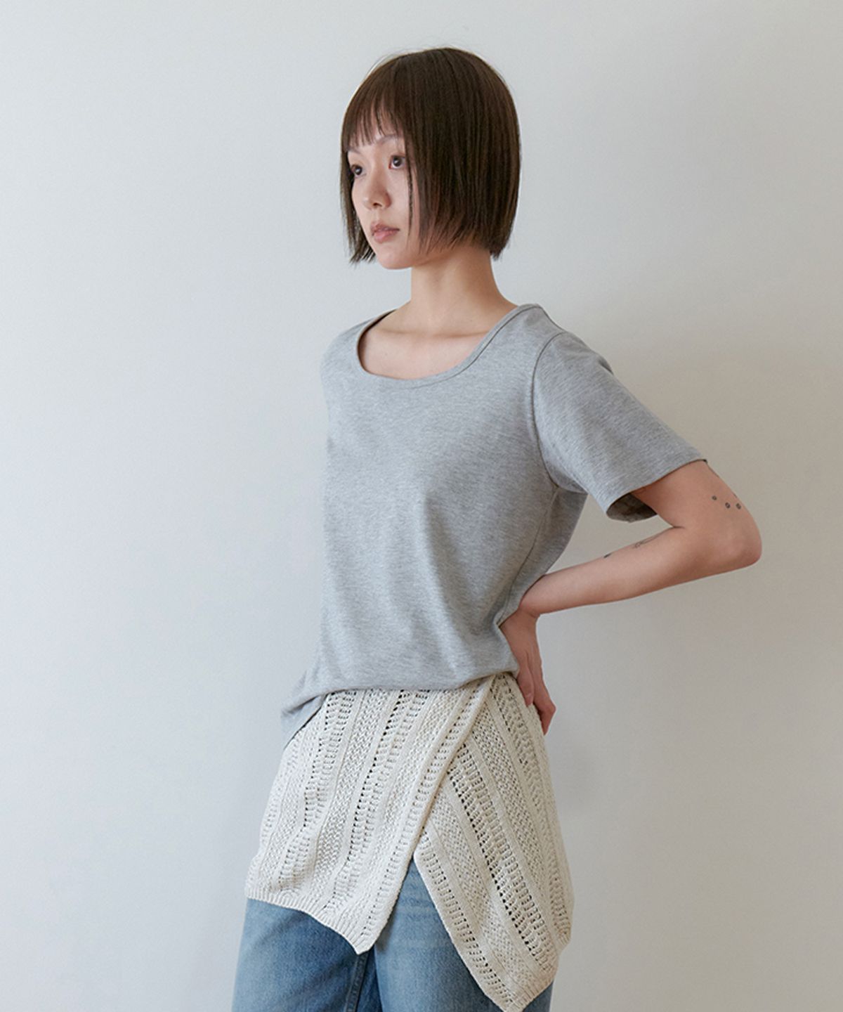 스텝어라운드(STEP AROUND) Square neck comfortable T-shirts_GREY