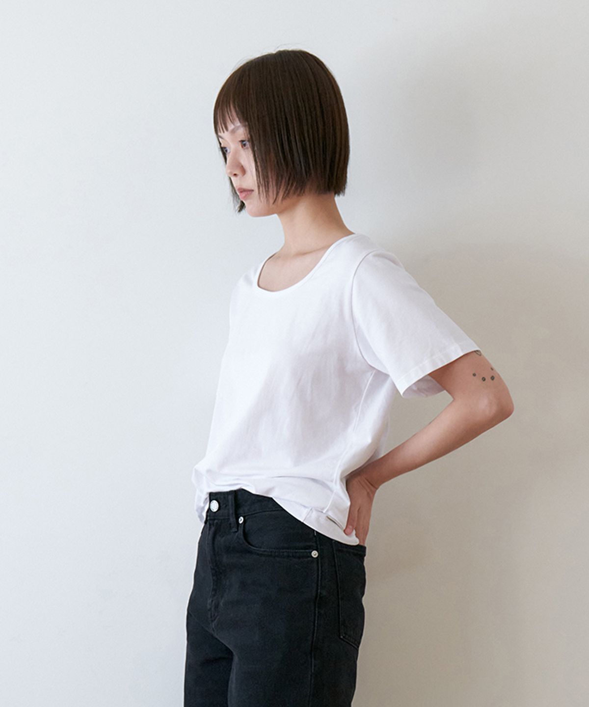 스텝어라운드(STEP AROUND) Square neck comfortable T-shirts_WHITE