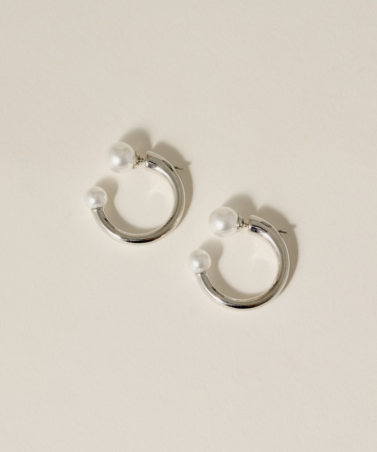 노비스도쿄(NOVICE TOKYO) 더블 진주 후프 피어스 Double Pearl Hoop Pierce / Silver