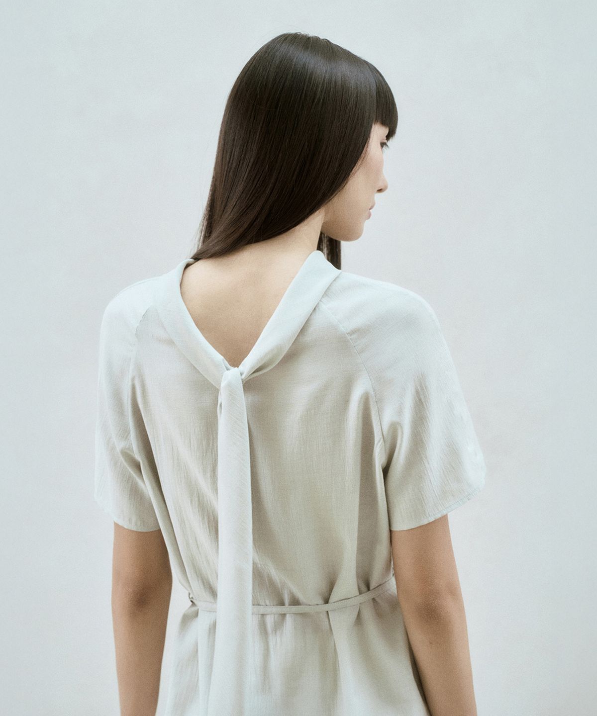 리이(RE RHEE) FRONT-BACK REVERSIBLE TIE BLOUSE CREAMY BASIL