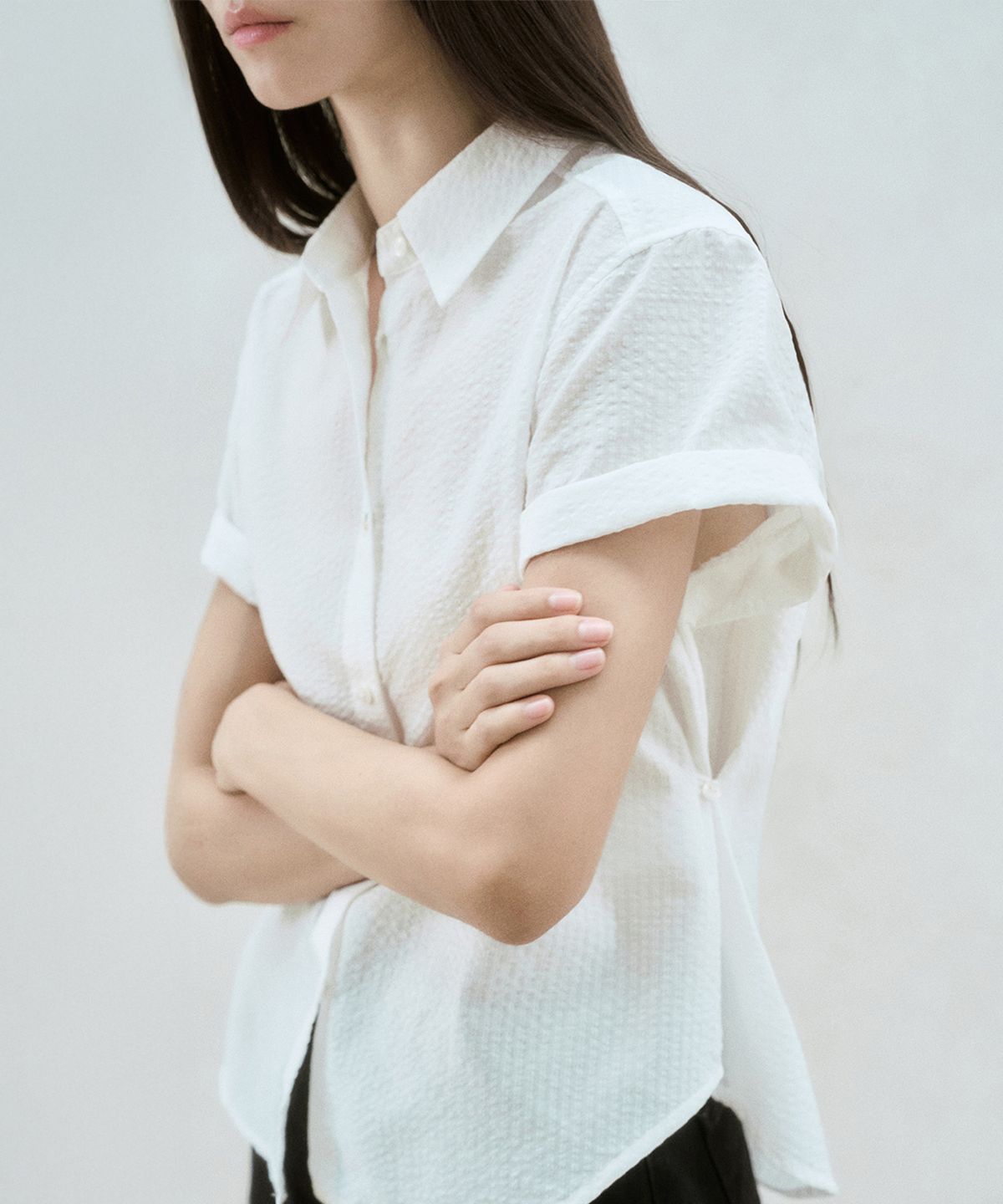 리이(RE RHEE) SIDE BUTTON SEERSUCKER SHIRT