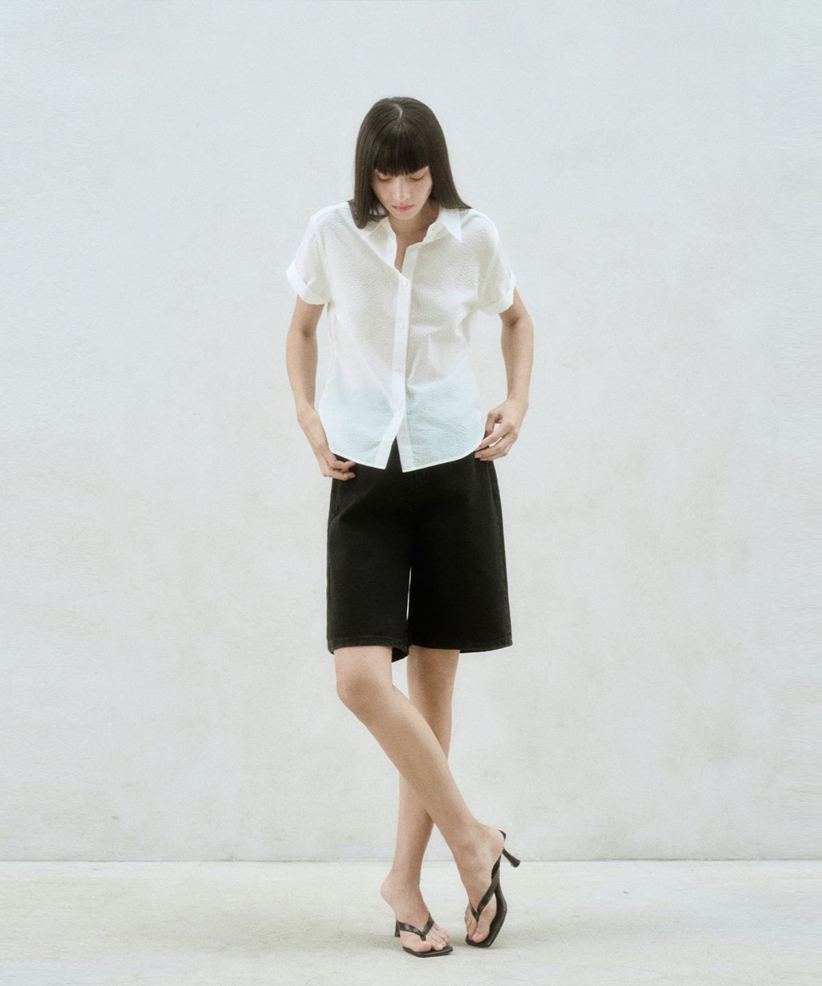 리이(RE RHEE) SIDE BUTTON SEERSUCKER SHIRT