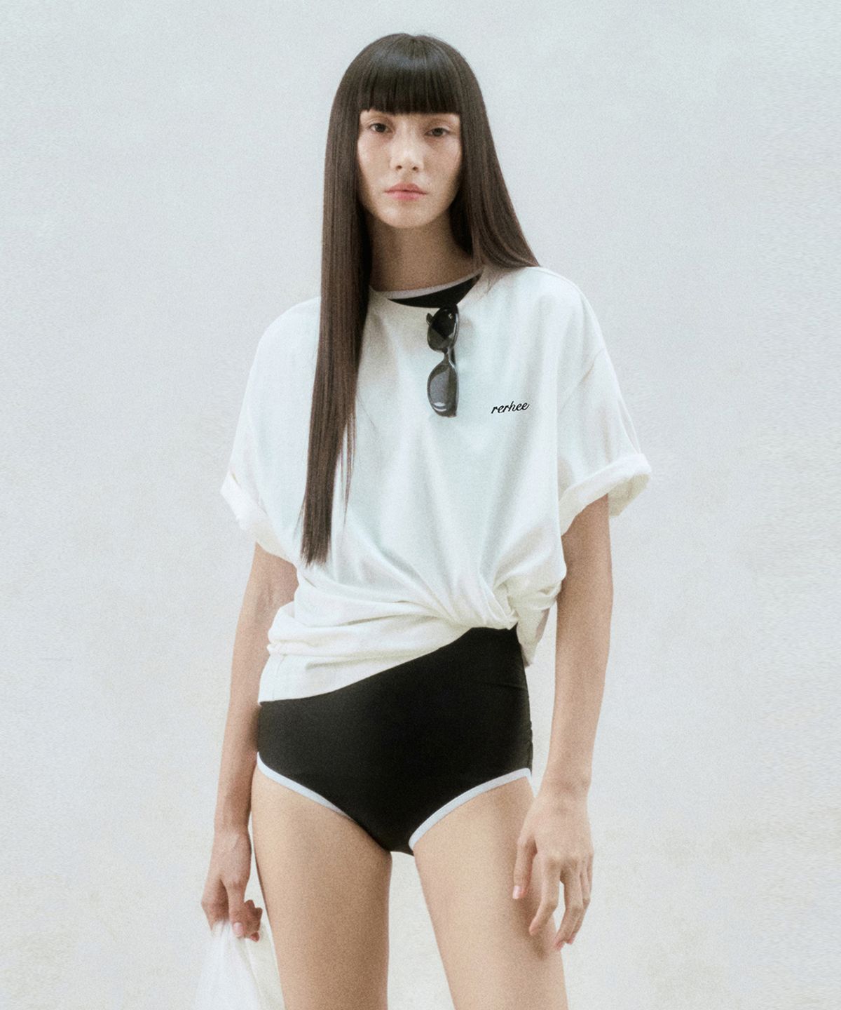 리이(RE RHEE) LOGO BACK OVERSIZED T-SHIRT WHITE