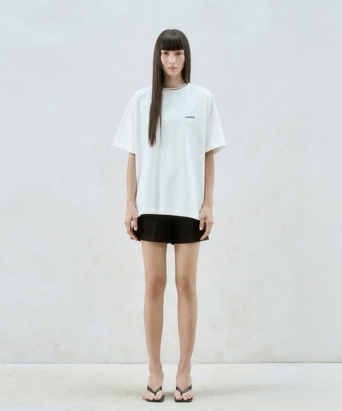 리이(RE RHEE) LOGO BACK OVERSIZED T-SHIRT WHITE