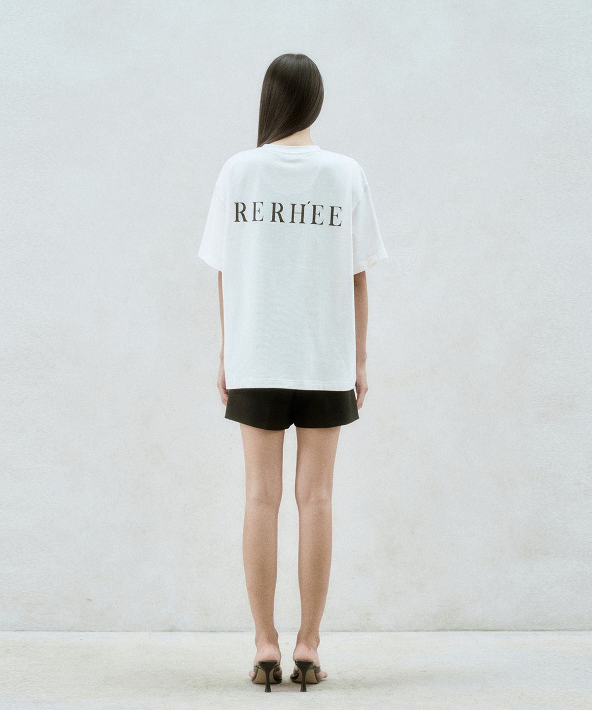 리이(RE RHEE) LOGO BACK OVERSIZED T-SHIRT WHITE