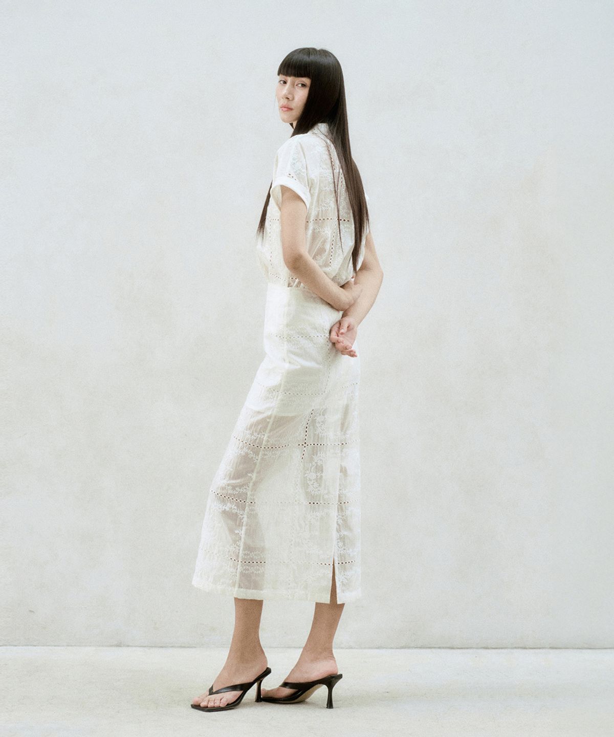 리이(RE RHEE) CROCHET SHEER MIDI SKIRT