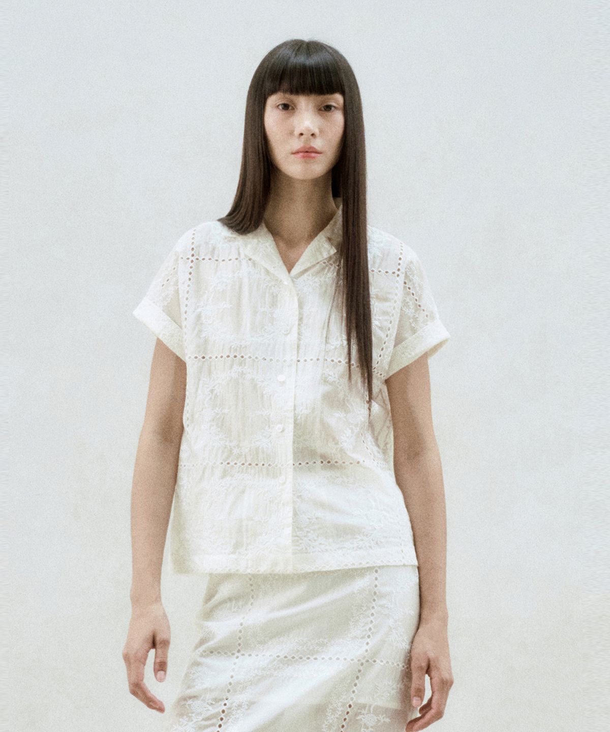 리이(RE RHEE) CROCHET HALF SLEEVE SHIRT