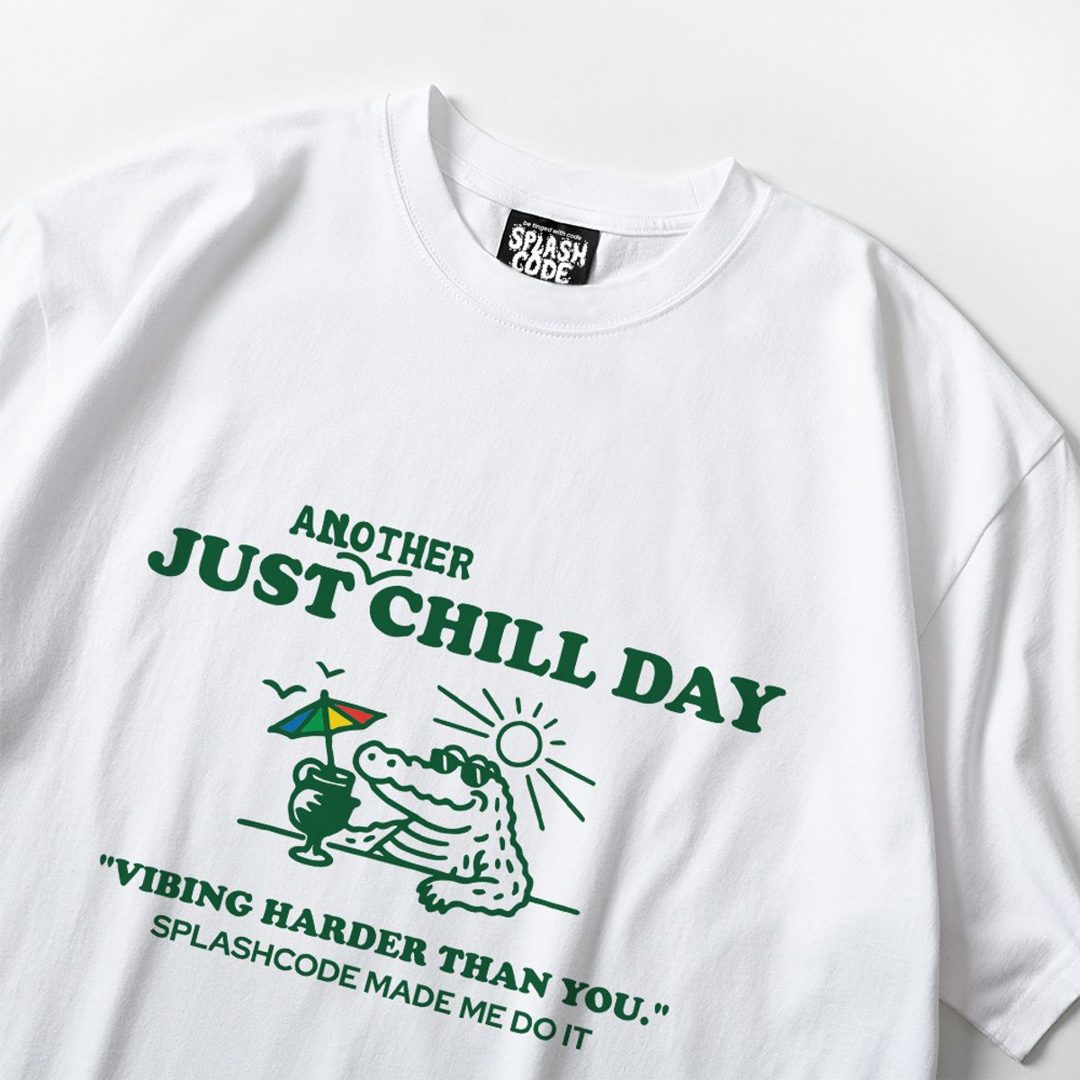 스플래시코드(SPLASHCODE) 반팔 티셔츠 화이트 - 저스트 칠 데이(Just Chill Day)