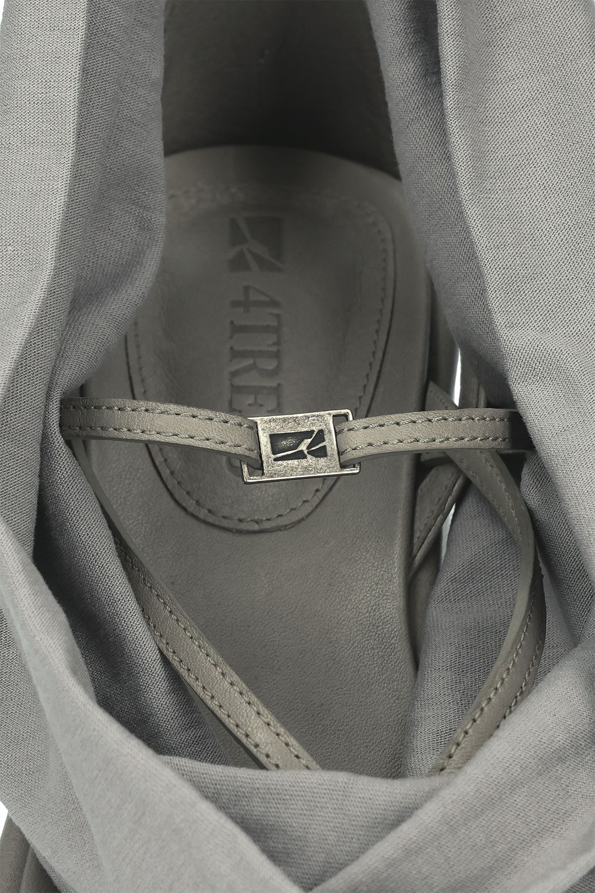 포트리스(4TRESS) DRAPED LEATHER WEDGE SANDALS 02 BEIGE GRAY