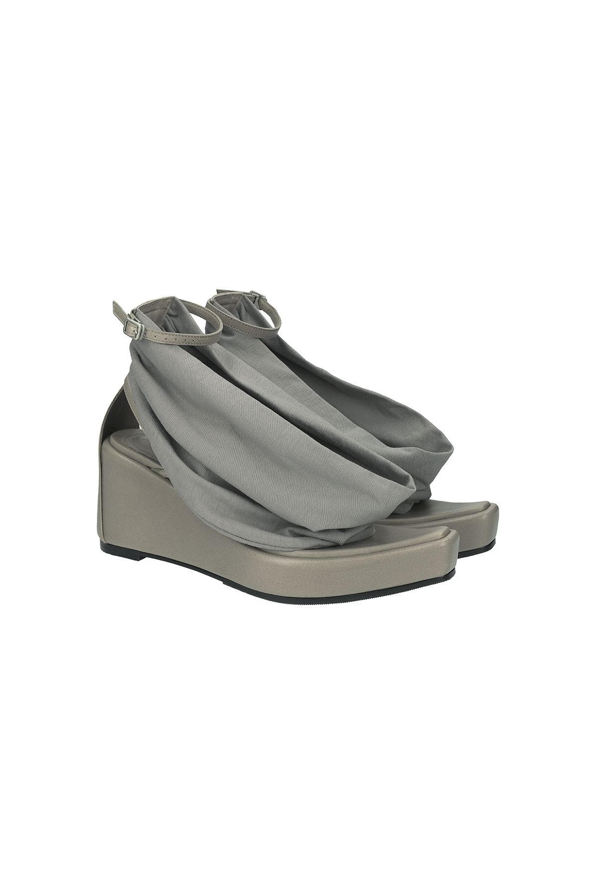 포트리스(4TRESS) DRAPED LEATHER WEDGE SANDALS 02 BEIGE GRAY