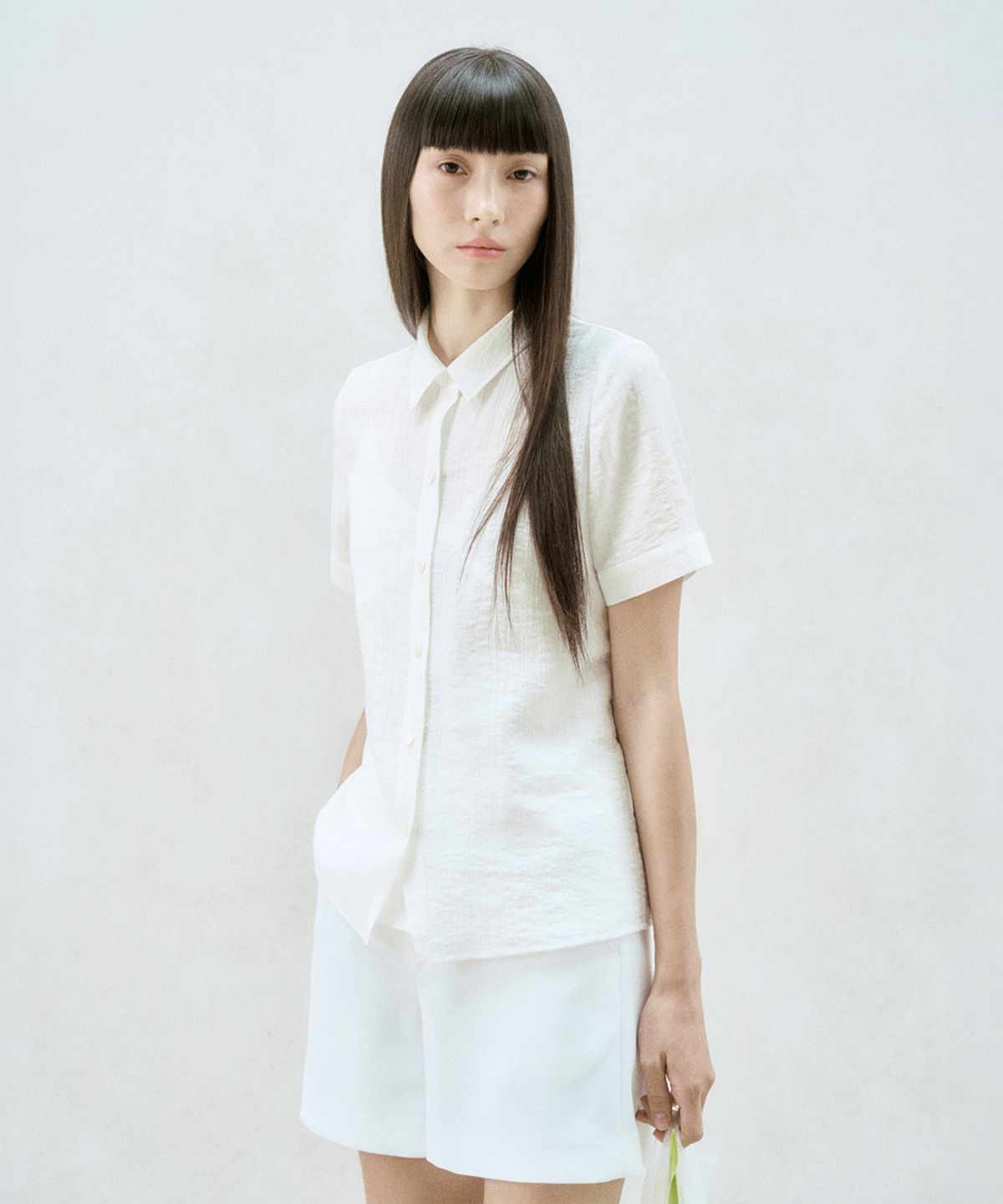 리이(RE RHEE) SILKY STRIPPED HALF SLEEVE SHIRT