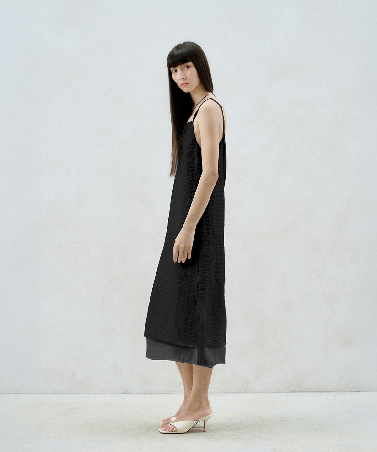 리이(RE RHEE) CHECKED-CHIFFON LAYERED MIDI DRESS BLACK