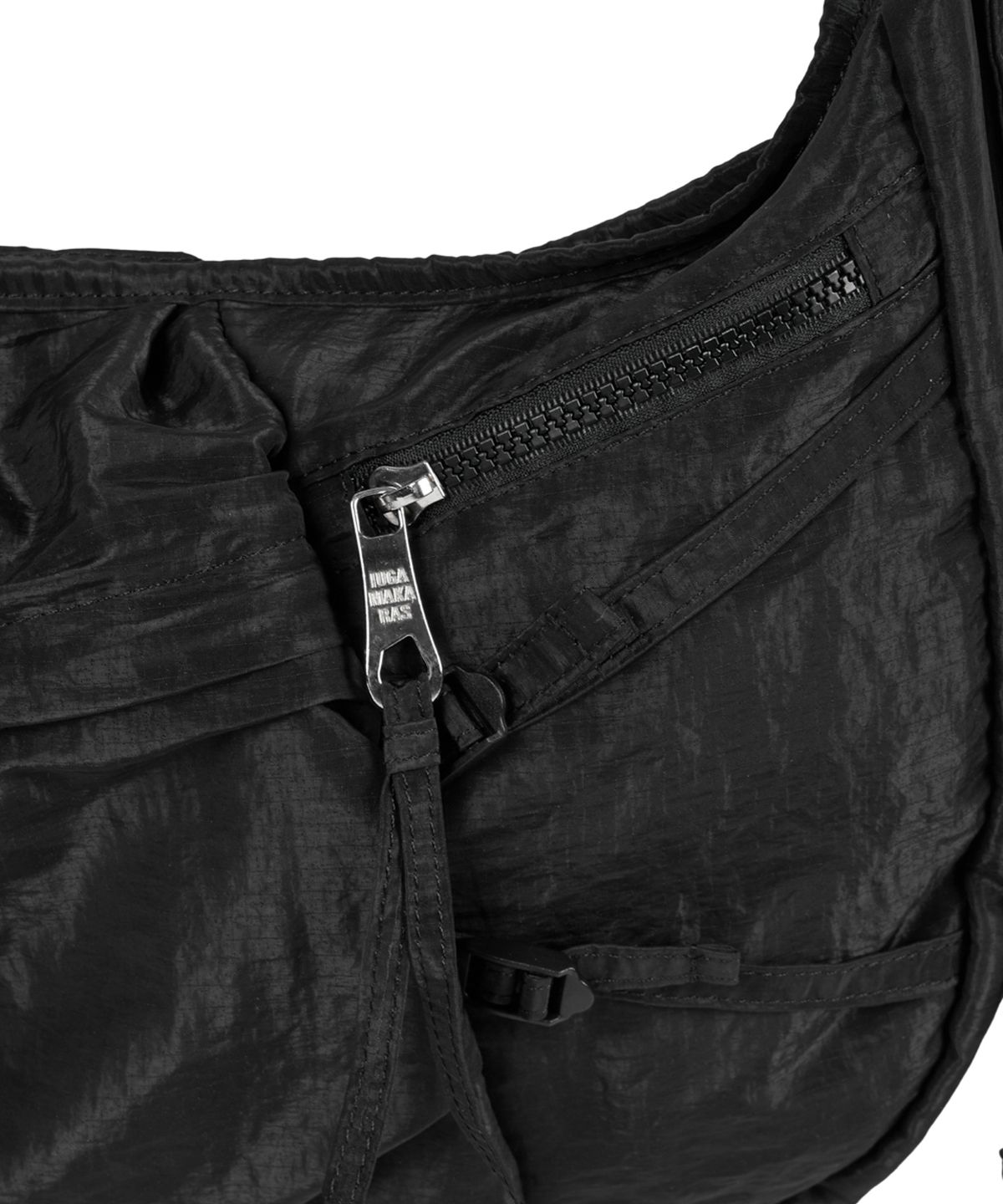 이우가마카라스(IUGAMAKARAS) Nylon Strap Hobo Bag (Black)
