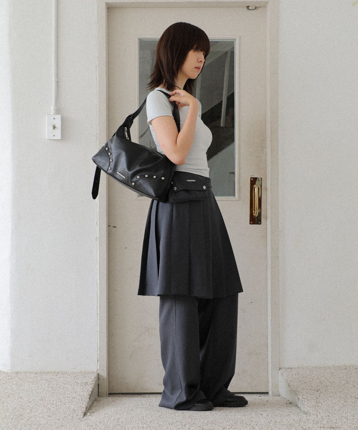 이우가마카라스(IUGAMAKARAS) Studded Hobo Bag (Black)