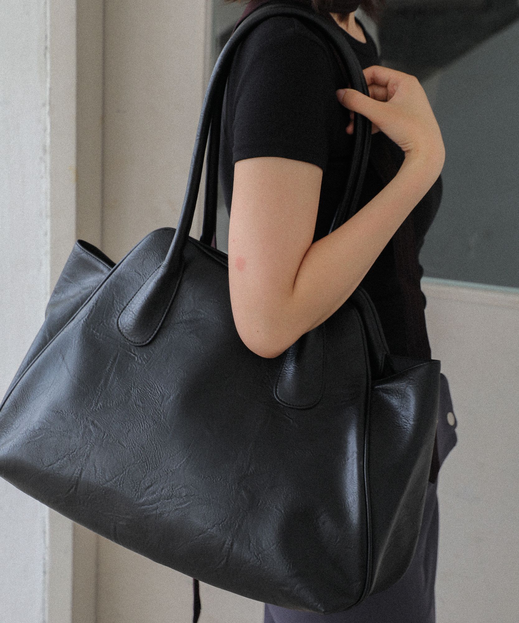 【IUGAMAKARAS】バッグ Bread Leather Shoulder Bag (Black) MUSINSA | IUGAMAKARAS Bread Leather Shoulder Bag (Black)