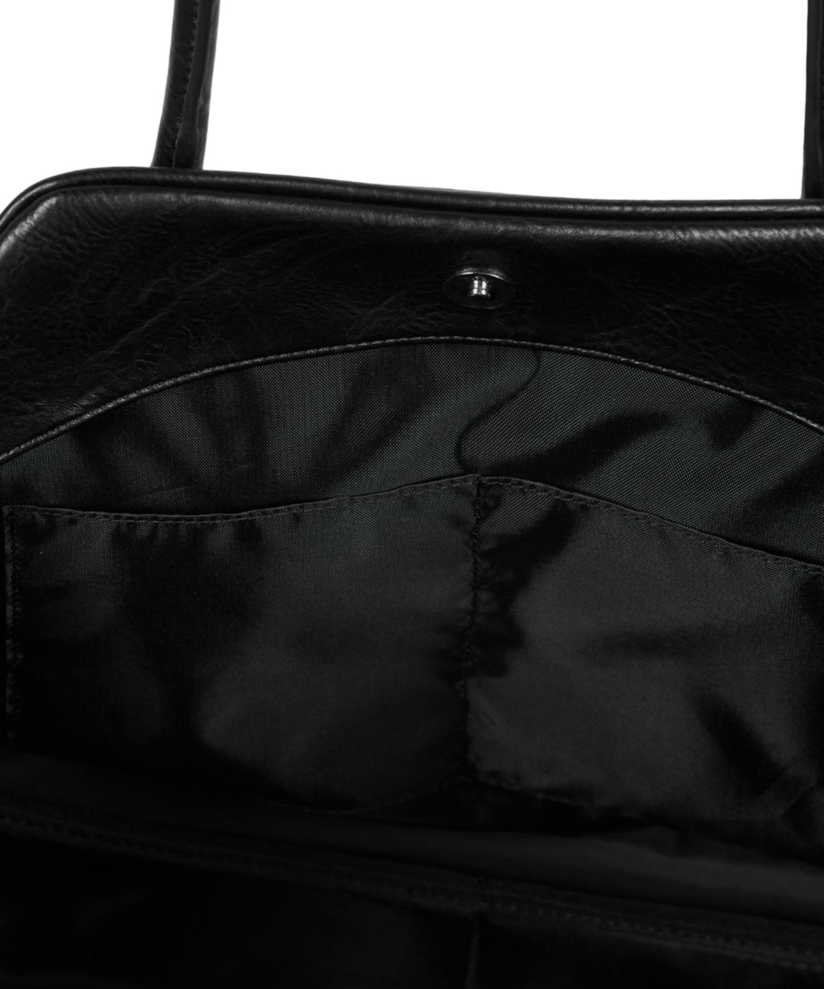 이우가마카라스(IUGAMAKARAS) Eyelet Ribbon Leather Shoulder Bag (Black)