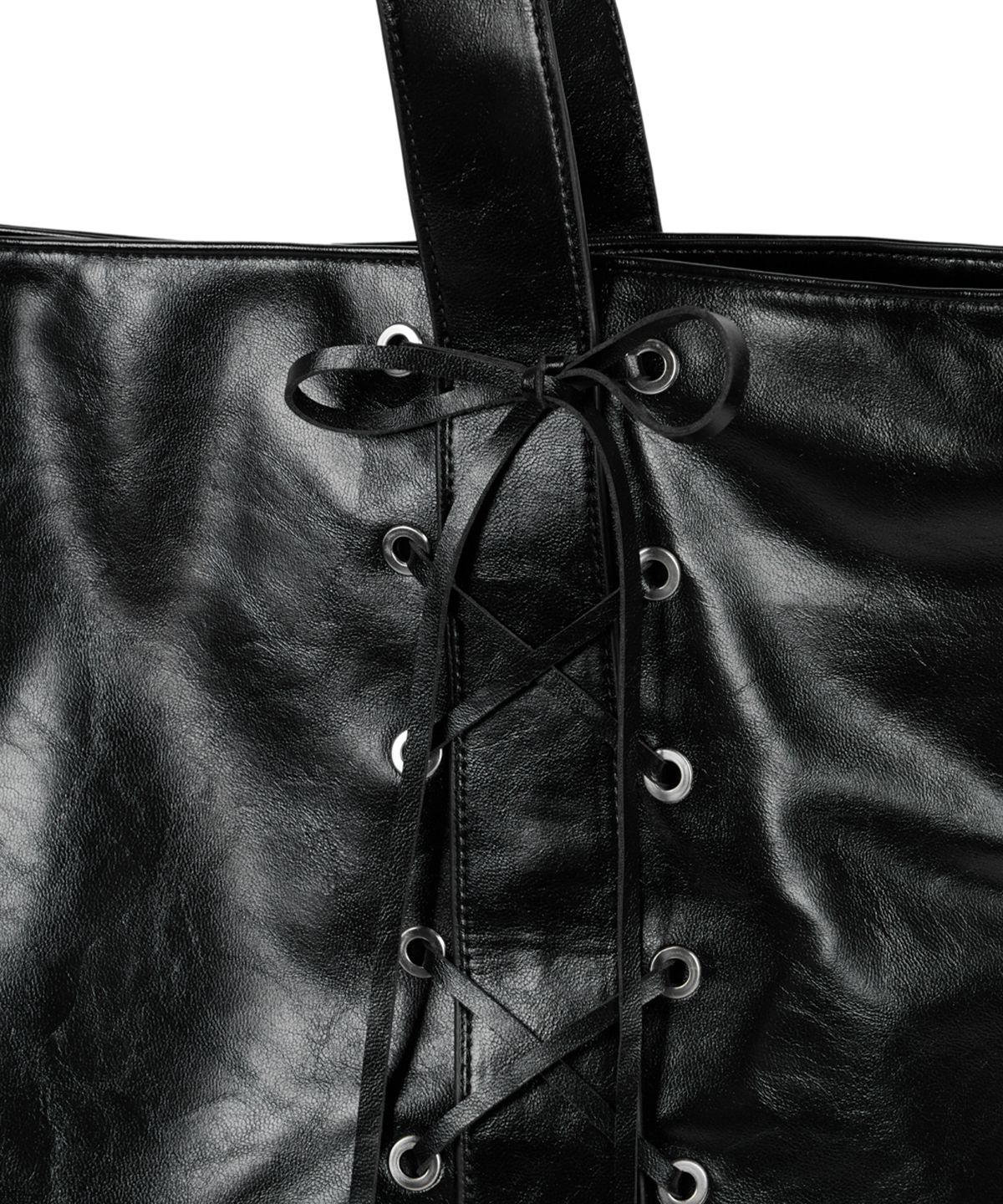 이우가마카라스(IUGAMAKARAS) Eyelet Ribbon Leather Shoulder Bag (Black)