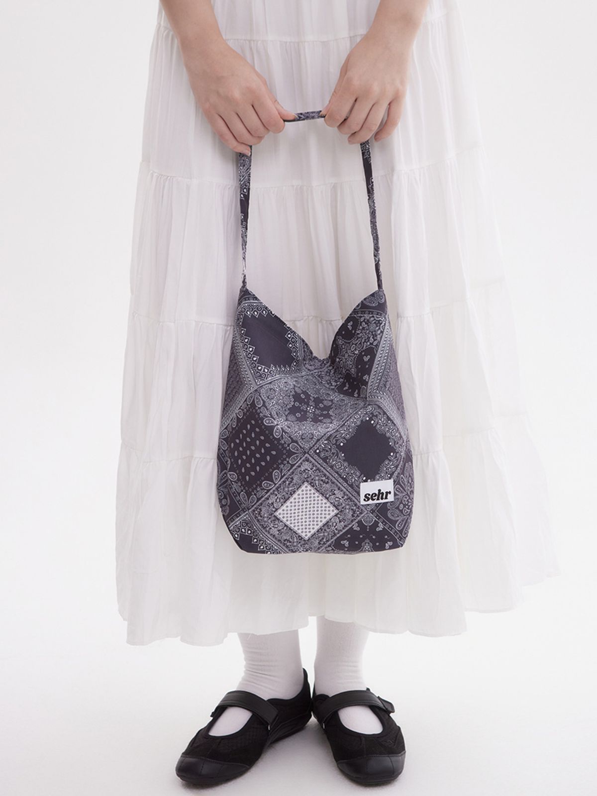 세르(SEHR) Paisley Bucket Bag (Navy)