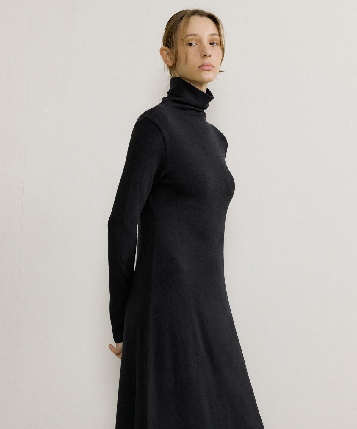 오떼뜨(OCTETTE) TURTLE NECK MAXI JERSEY OPS_2COLOR