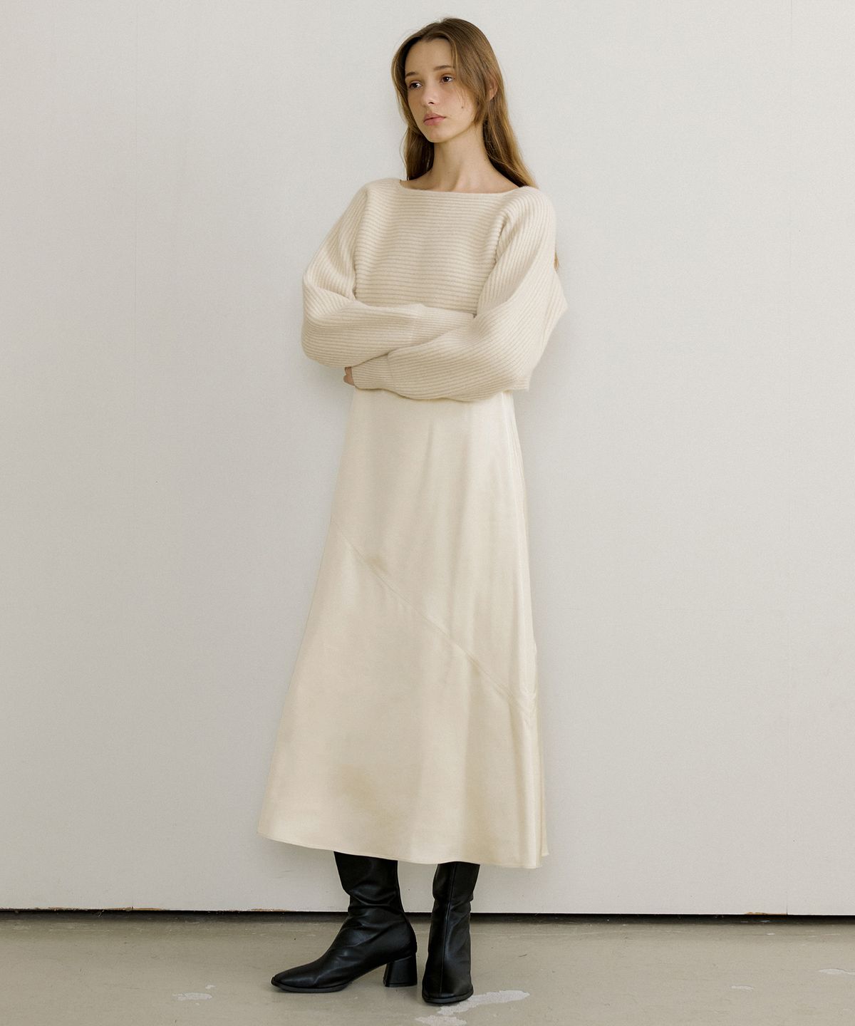 오떼뜨(OCTETTE) VISCOS SATIN LAYER OPS_2COLOR