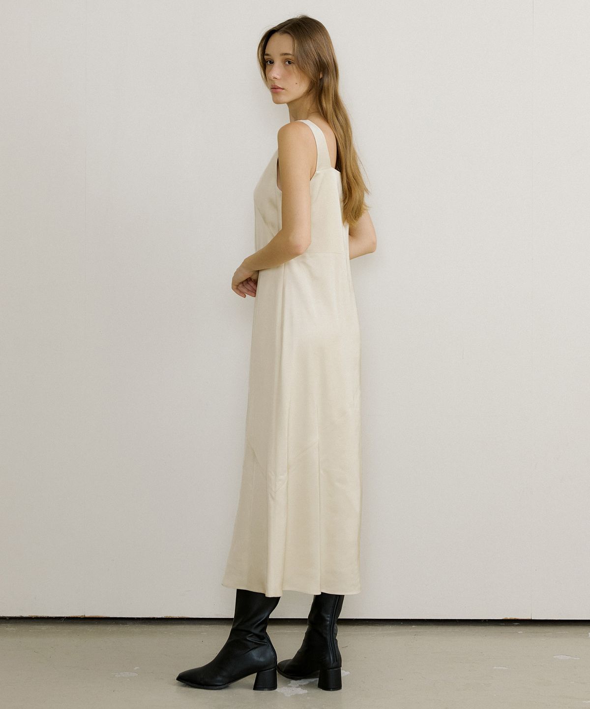 오떼뜨(OCTETTE) VISCOS SATIN LAYER OPS_2COLOR