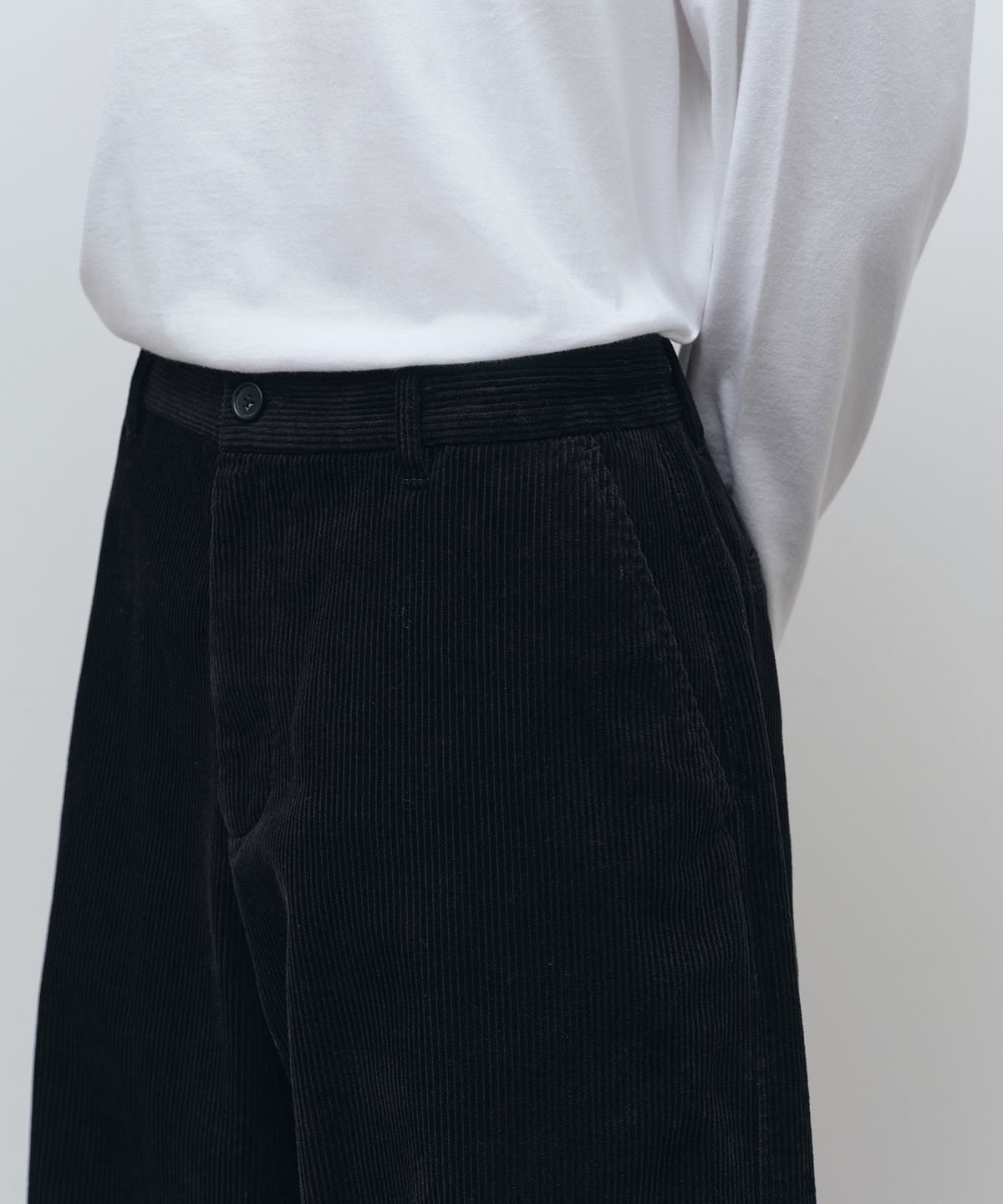 무신사 스탠다드(MUSINSA STANDARD) 8W 코듀로이 벌룬 팬츠 [블랙]