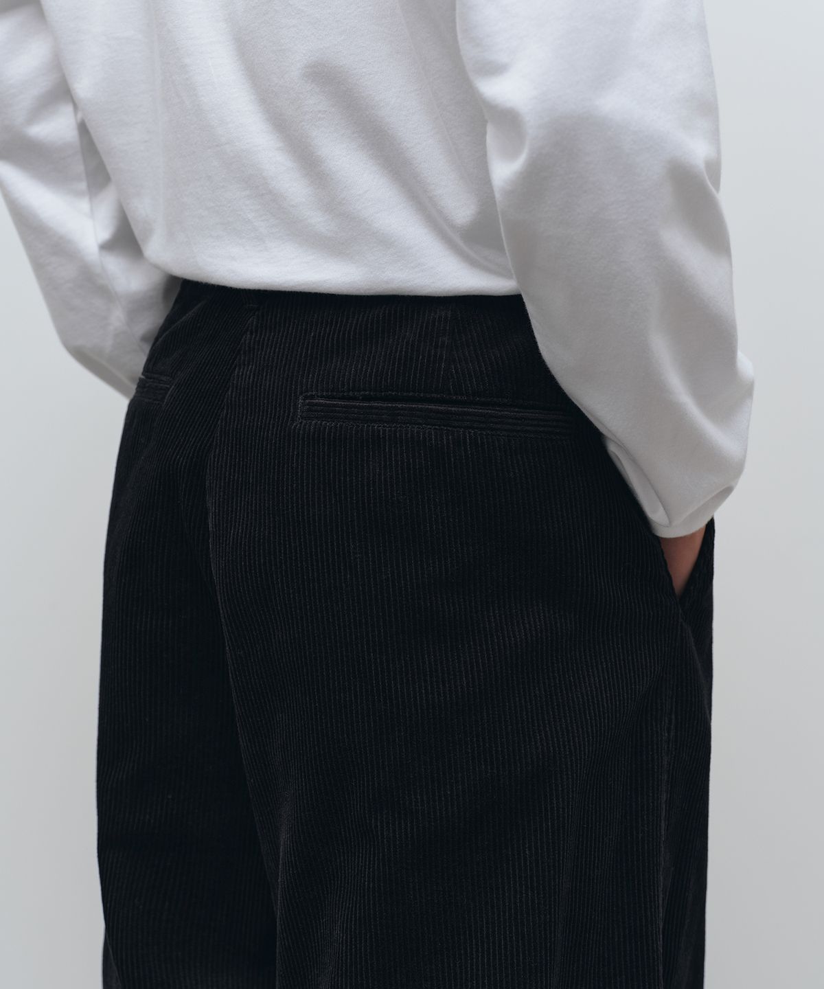 무신사 스탠다드(MUSINSA STANDARD) 8W 코듀로이 벌룬 팬츠 [블랙]