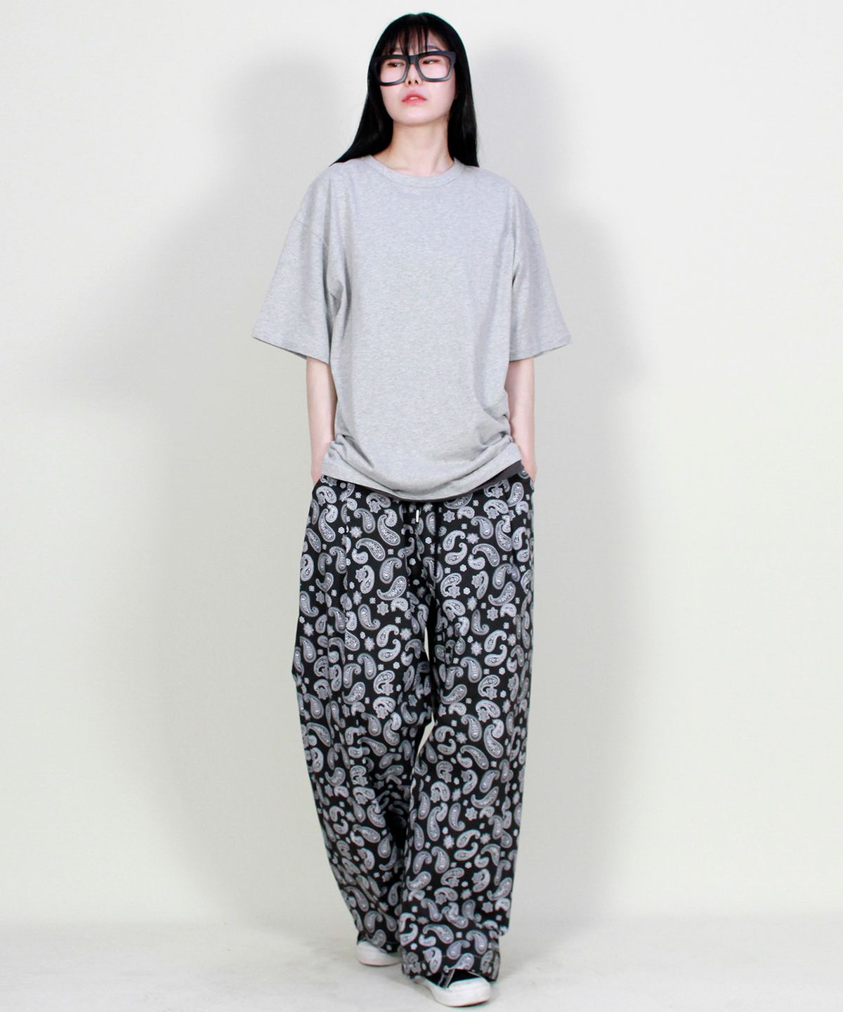 드마크(DEMARC) PAISLEY SIDE ONETUCK WIDE PANTS BLACK
