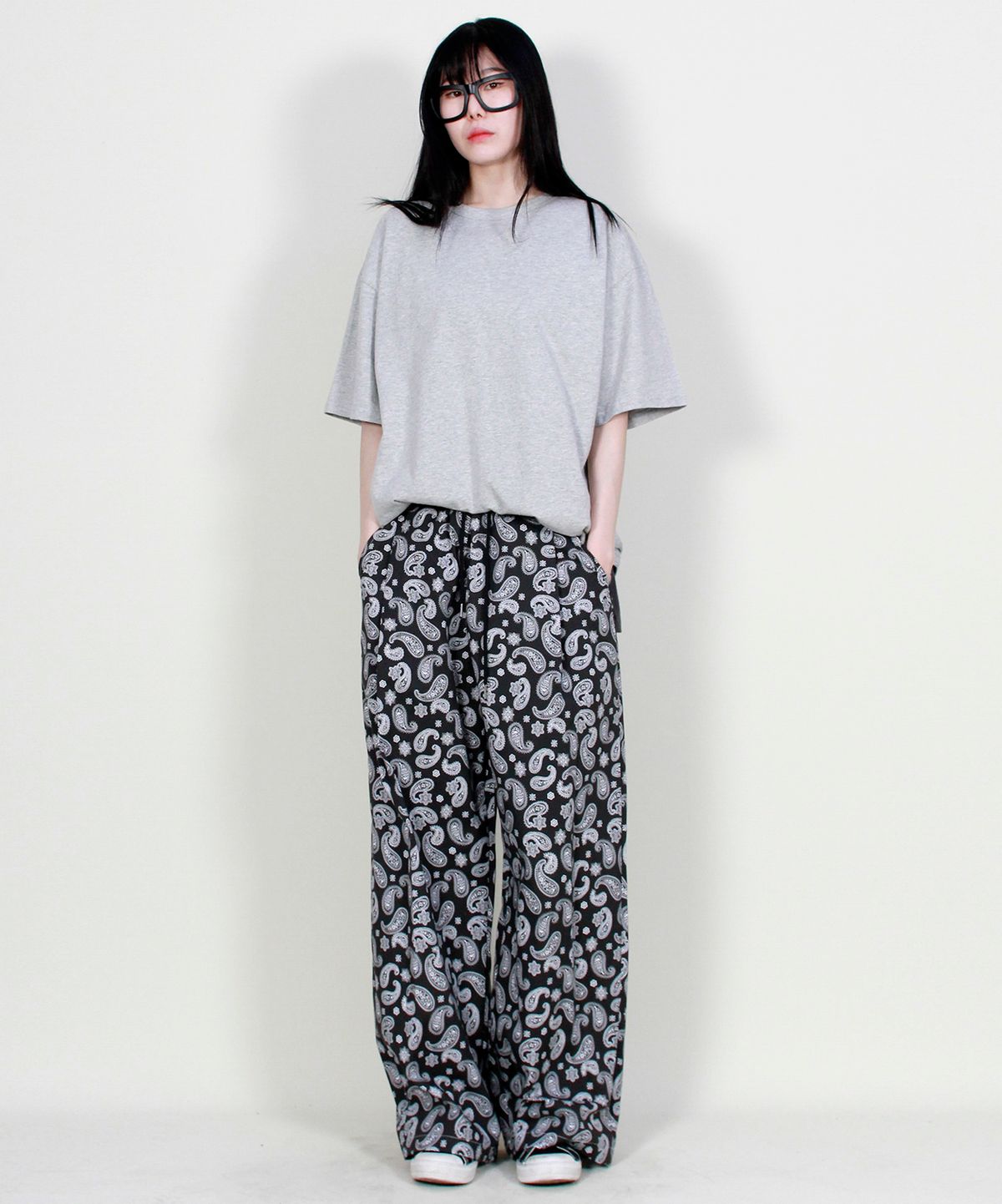 드마크(DEMARC) PAISLEY SIDE ONETUCK WIDE PANTS BLACK
