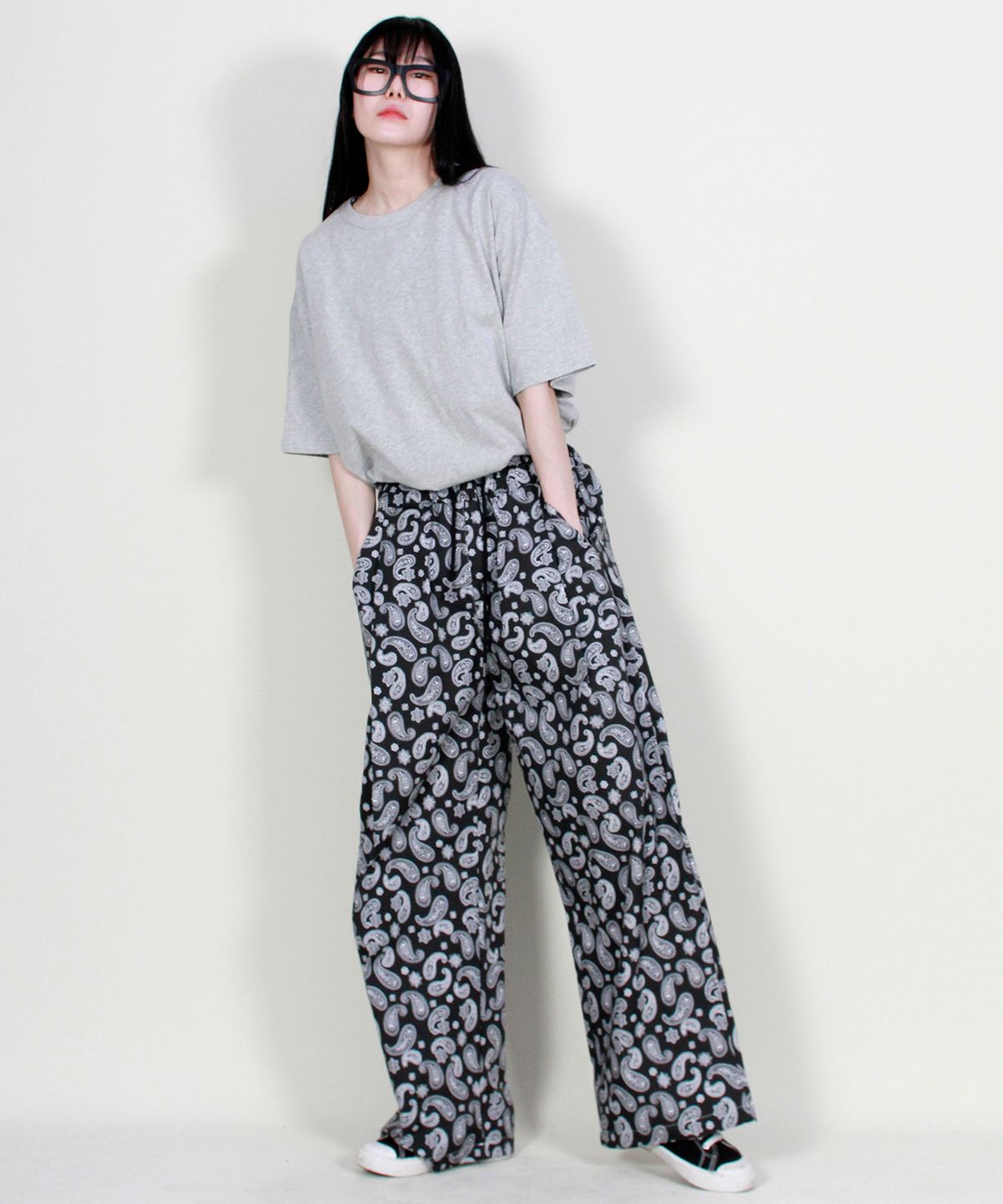 드마크(DEMARC) PAISLEY SIDE ONETUCK WIDE PANTS BLACK