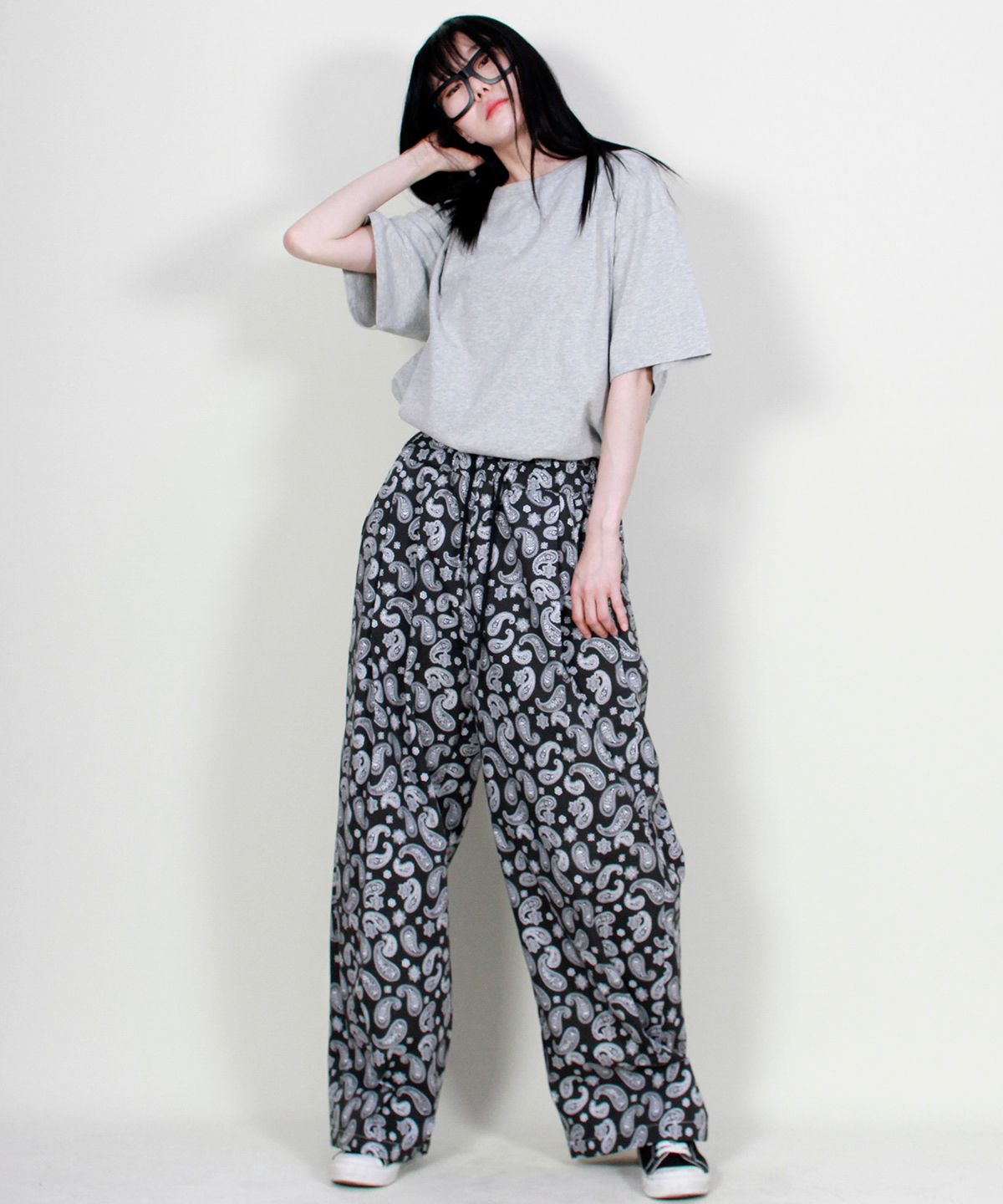 드마크(DEMARC) PAISLEY SIDE ONETUCK WIDE PANTS BLACK