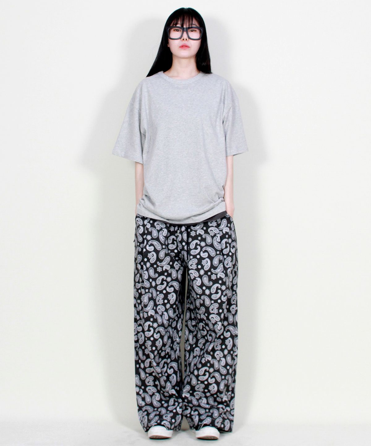 드마크(DEMARC) PAISLEY SIDE ONETUCK WIDE PANTS BLACK