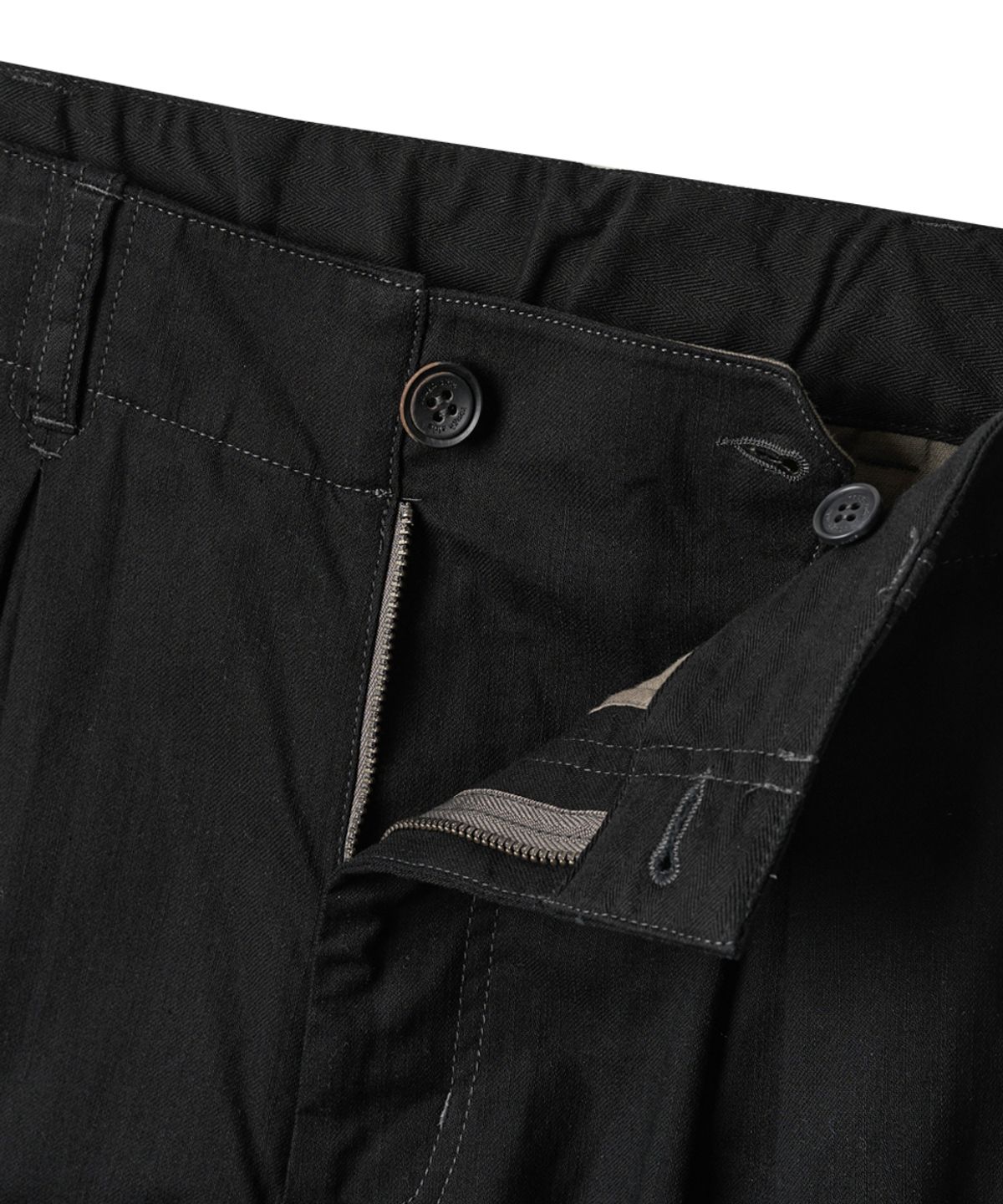 러프사이드(ROUGHSIDE) Box Pleat Pants Black