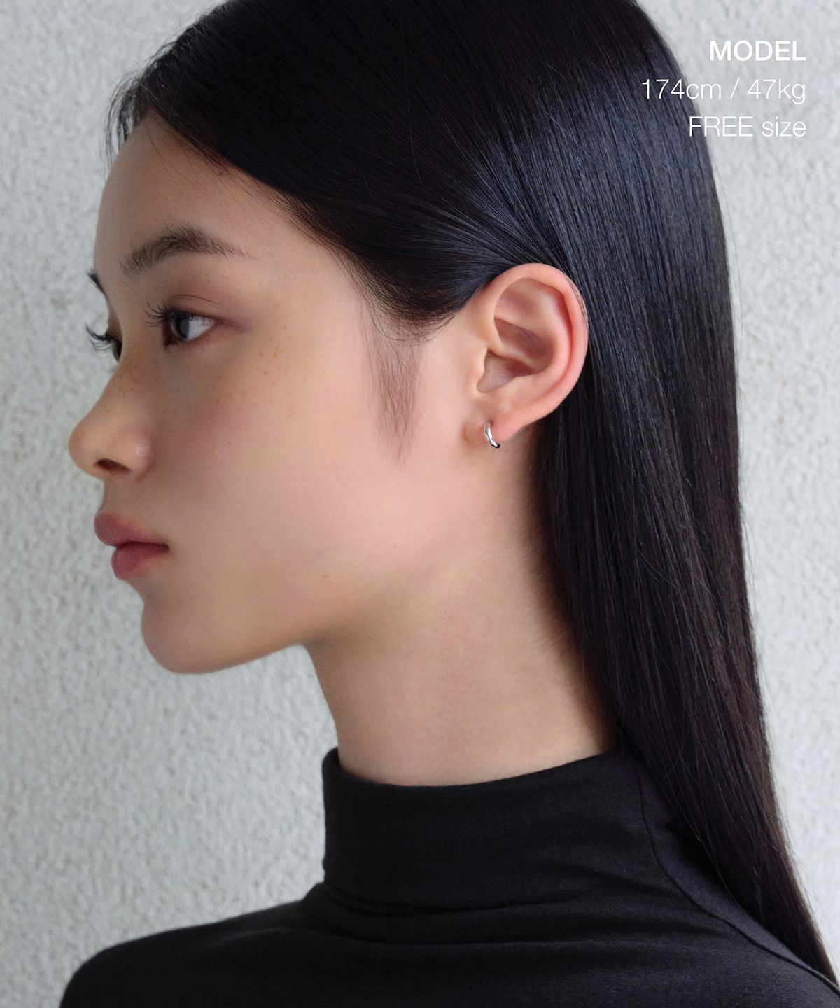 무신사 스탠다드 우먼(MUSINSA STANDARD WOMAN) 우먼즈 하프 후프&스파클 바 미니 이어링 2종 세트 [실버]