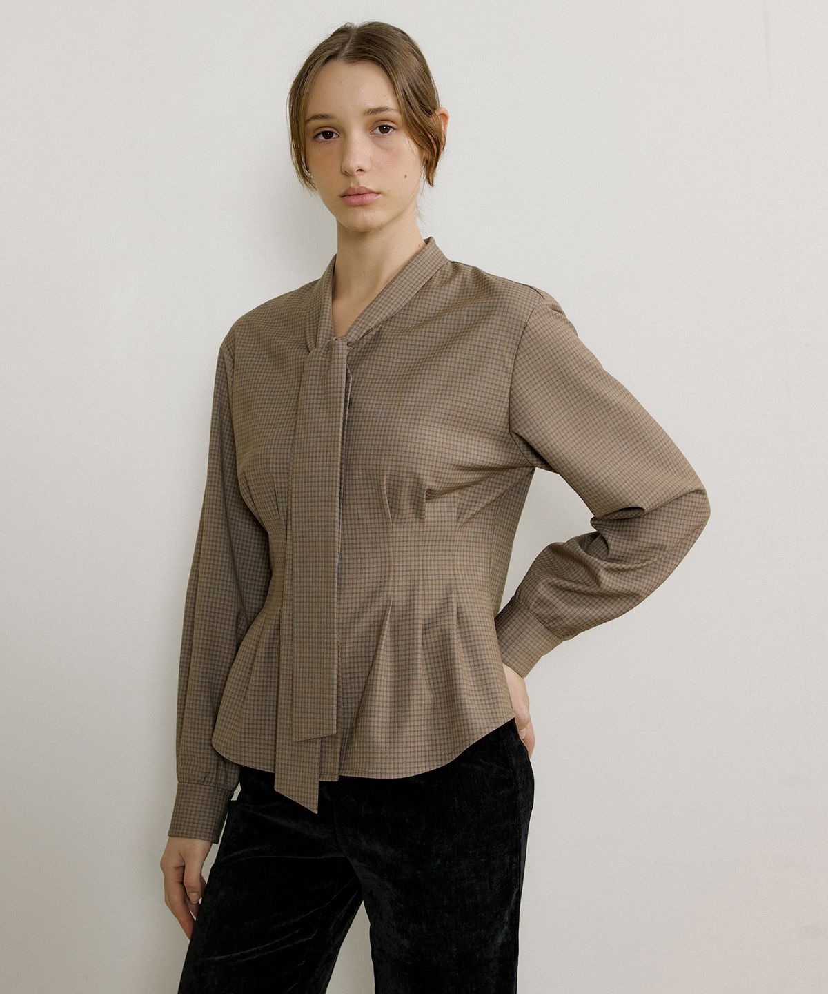오떼뜨(OCTETTE) CROFFLE TIE BLOUSE_CHECK VER