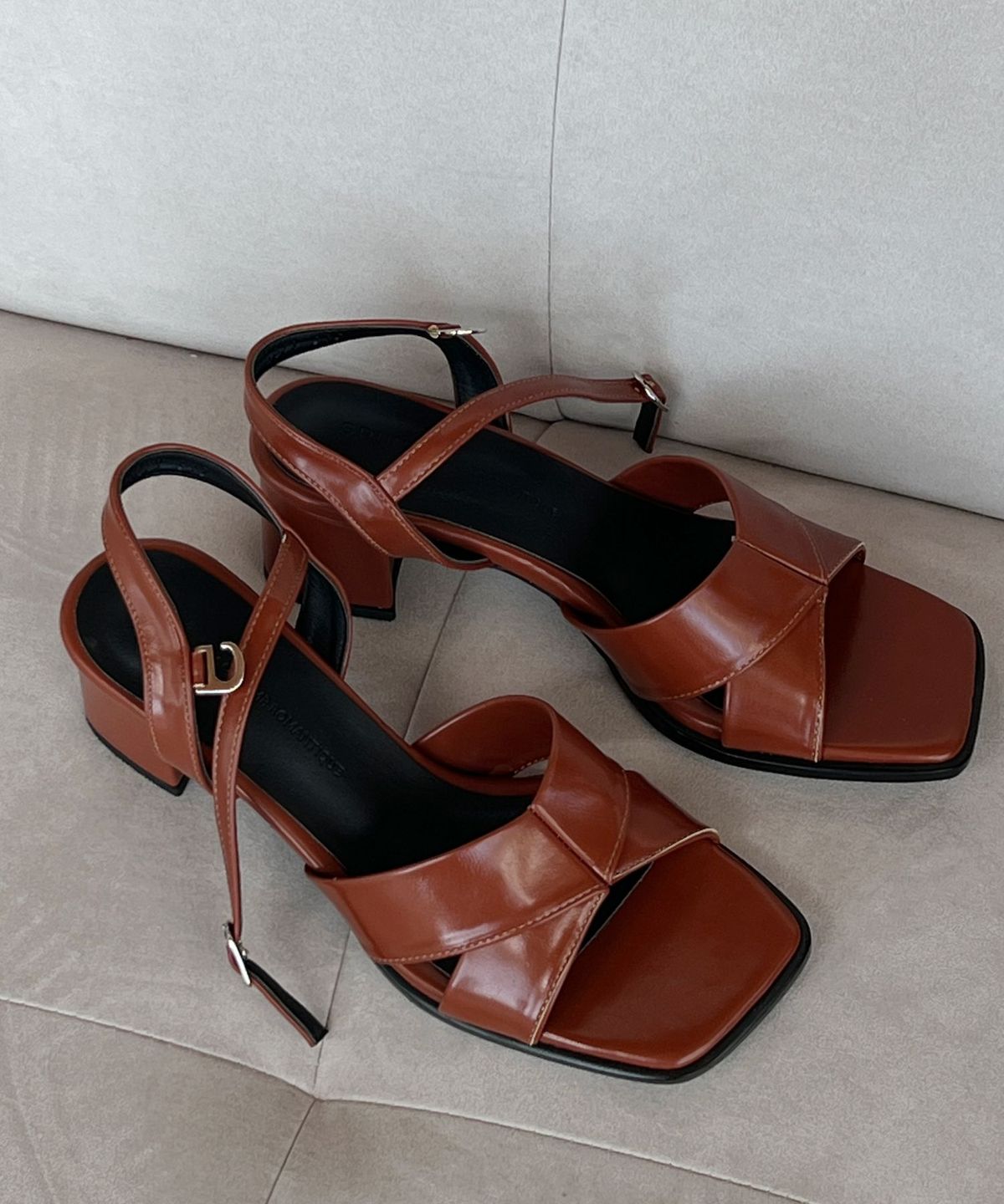 스퍼(SPUR) Edit Midheel 버클 샌들 5cm -VS8079 (3color)