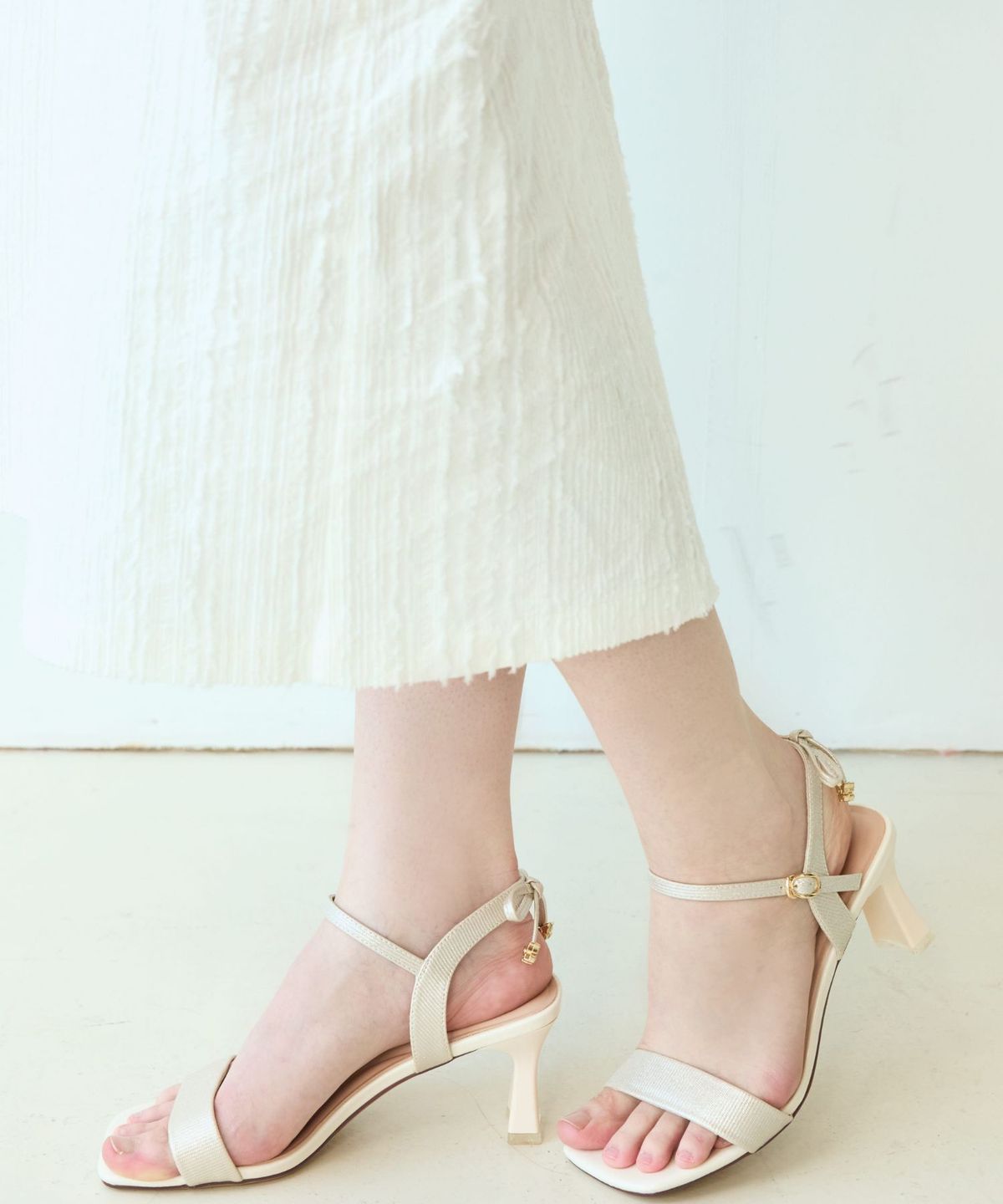 스퍼(SPUR) Camila Back Ribbon 샌들 7cm -VS9042 (2color)