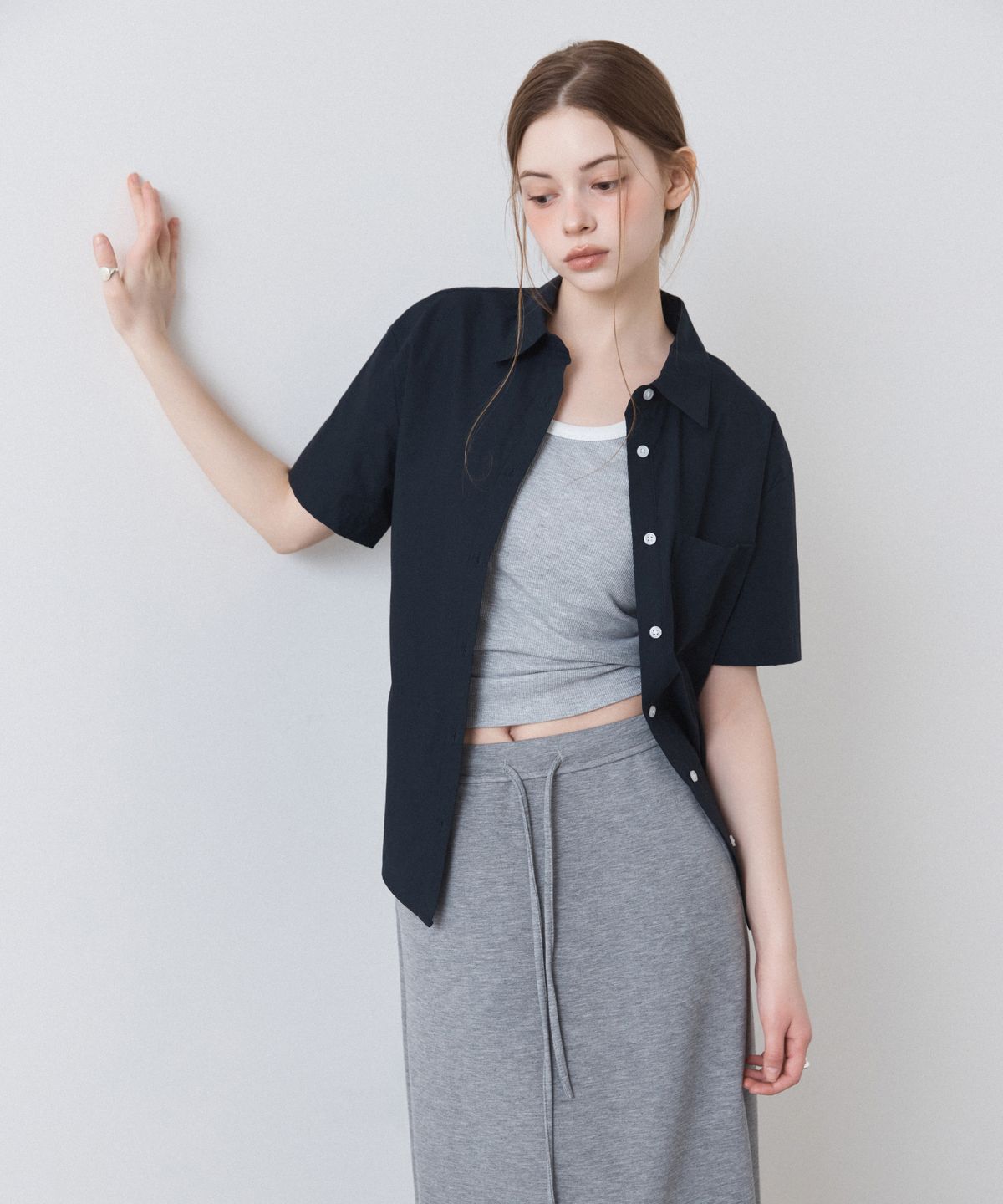 미쏘(MIXXO) 에센셜 루즈핏 반팔 셔츠_MIWYAG510A