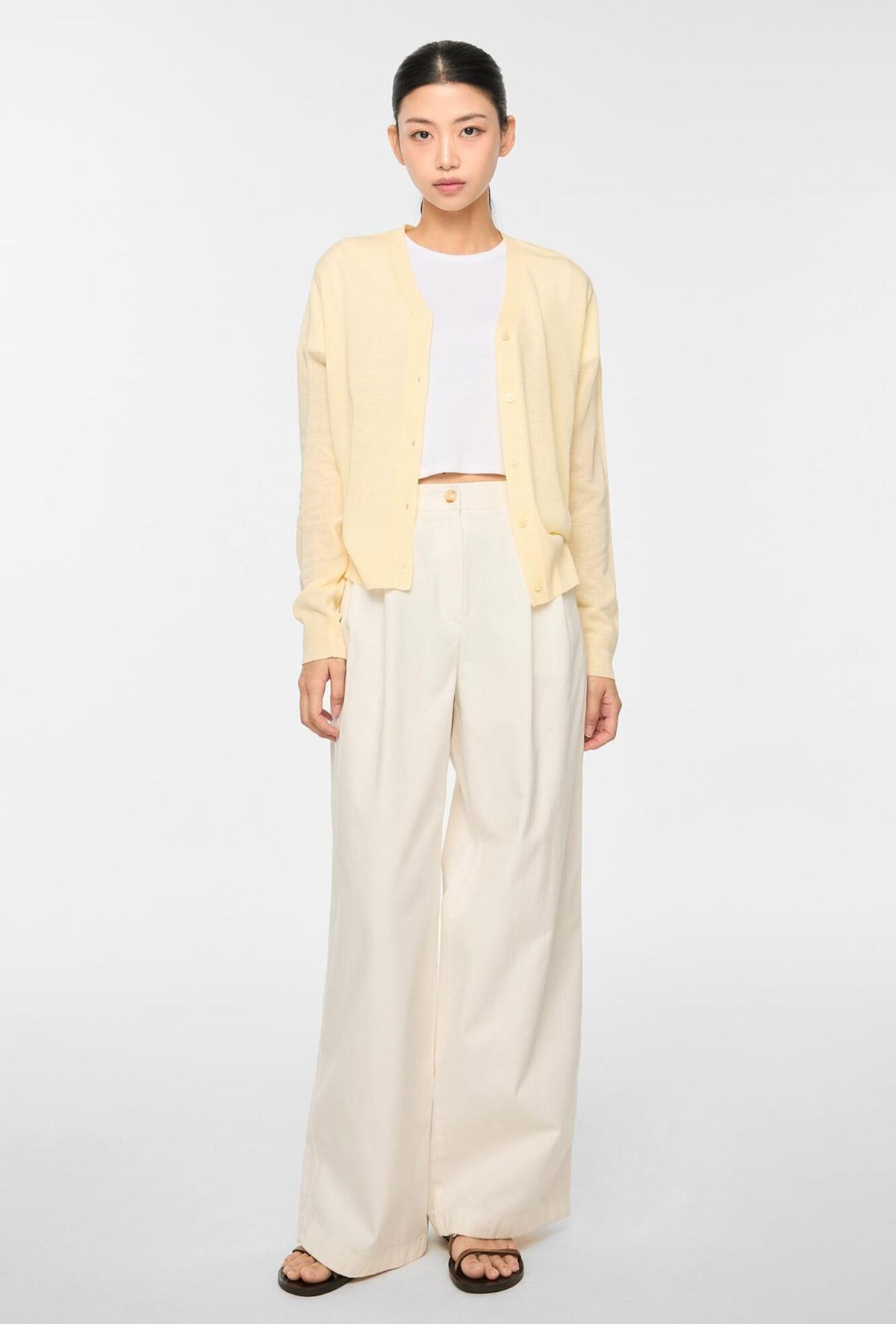미쏘(MIXXO) 에센셜 브이넥 가디건_MIWCKF510T